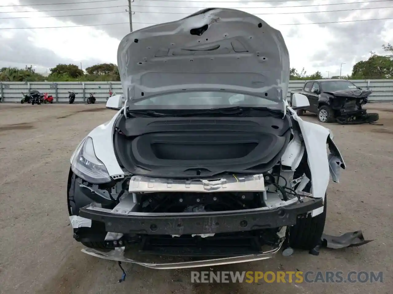 5 Photograph of a damaged car 7SAYGDEE1PA082925 TESLA MODEL Y 2023