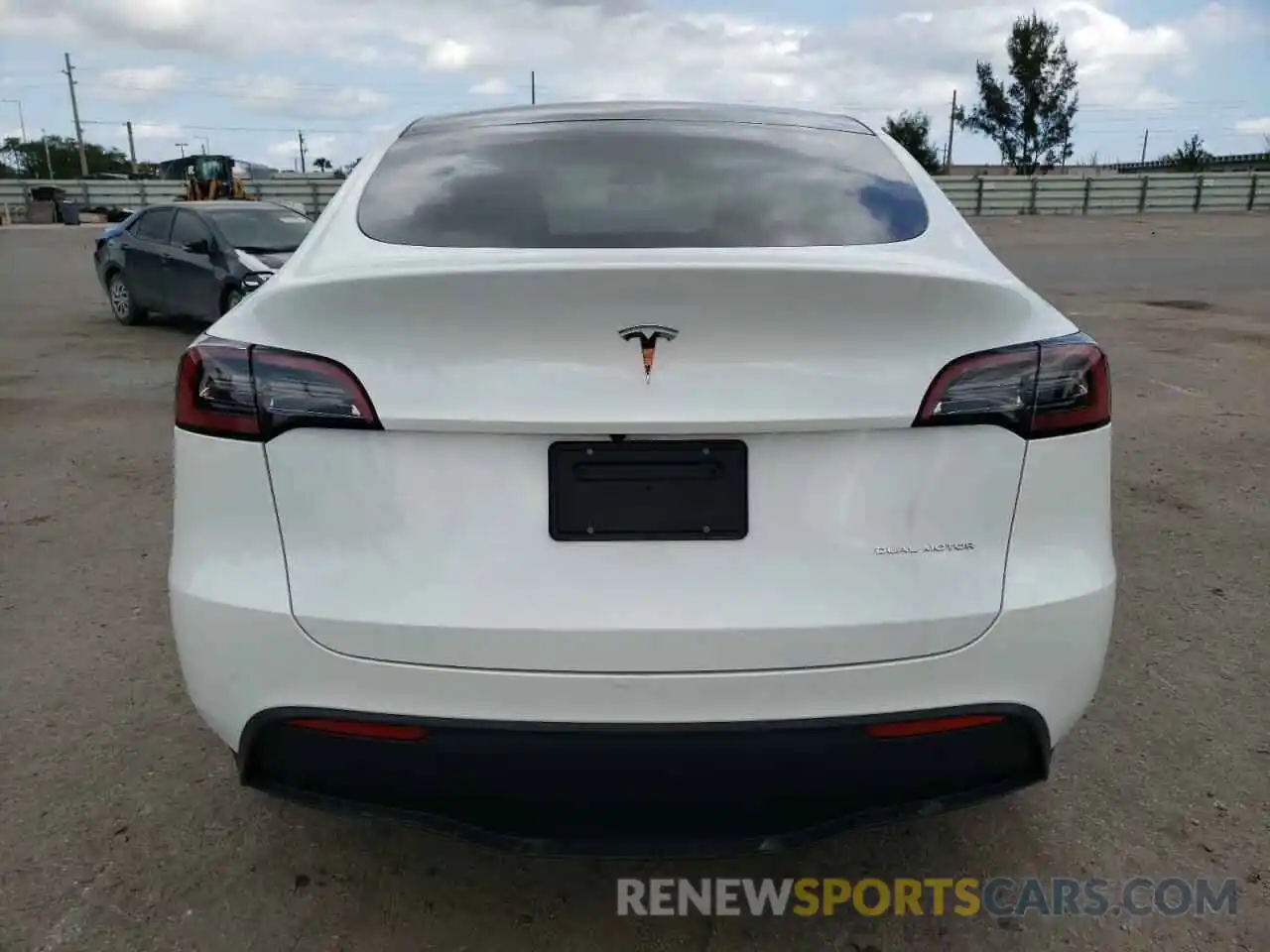 6 Photograph of a damaged car 7SAYGDEE1PA082925 TESLA MODEL Y 2023