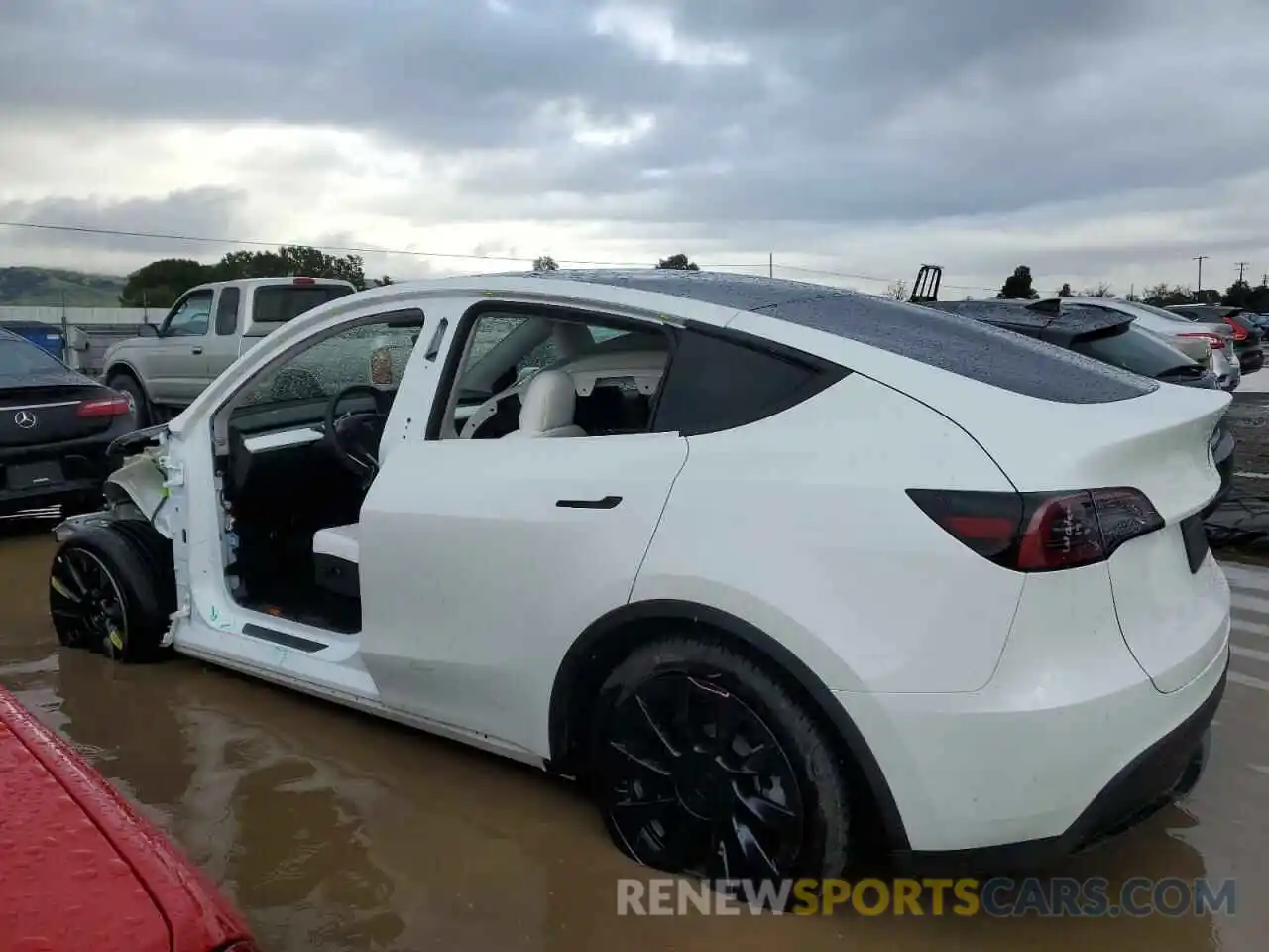 2 Photograph of a damaged car 7SAYGDEE1PF631378 TESLA MODEL Y 2023