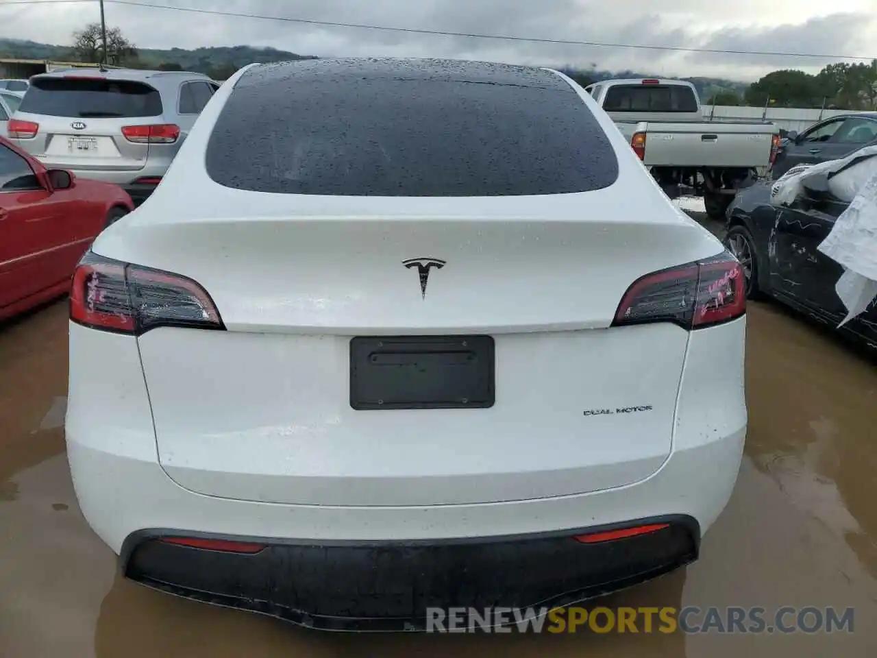 6 Photograph of a damaged car 7SAYGDEE1PF631378 TESLA MODEL Y 2023