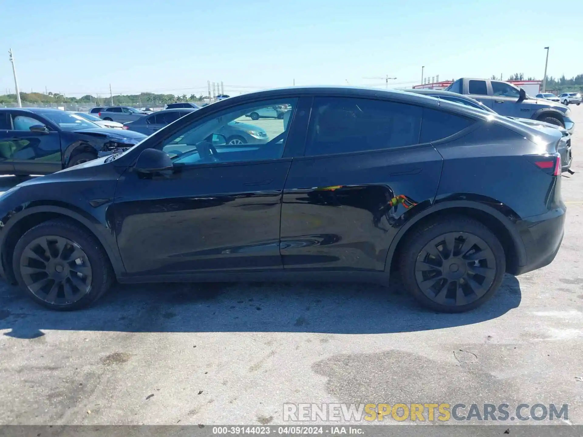 13 Photograph of a damaged car 7SAYGDEE1PF937030 TESLA MODEL Y 2023