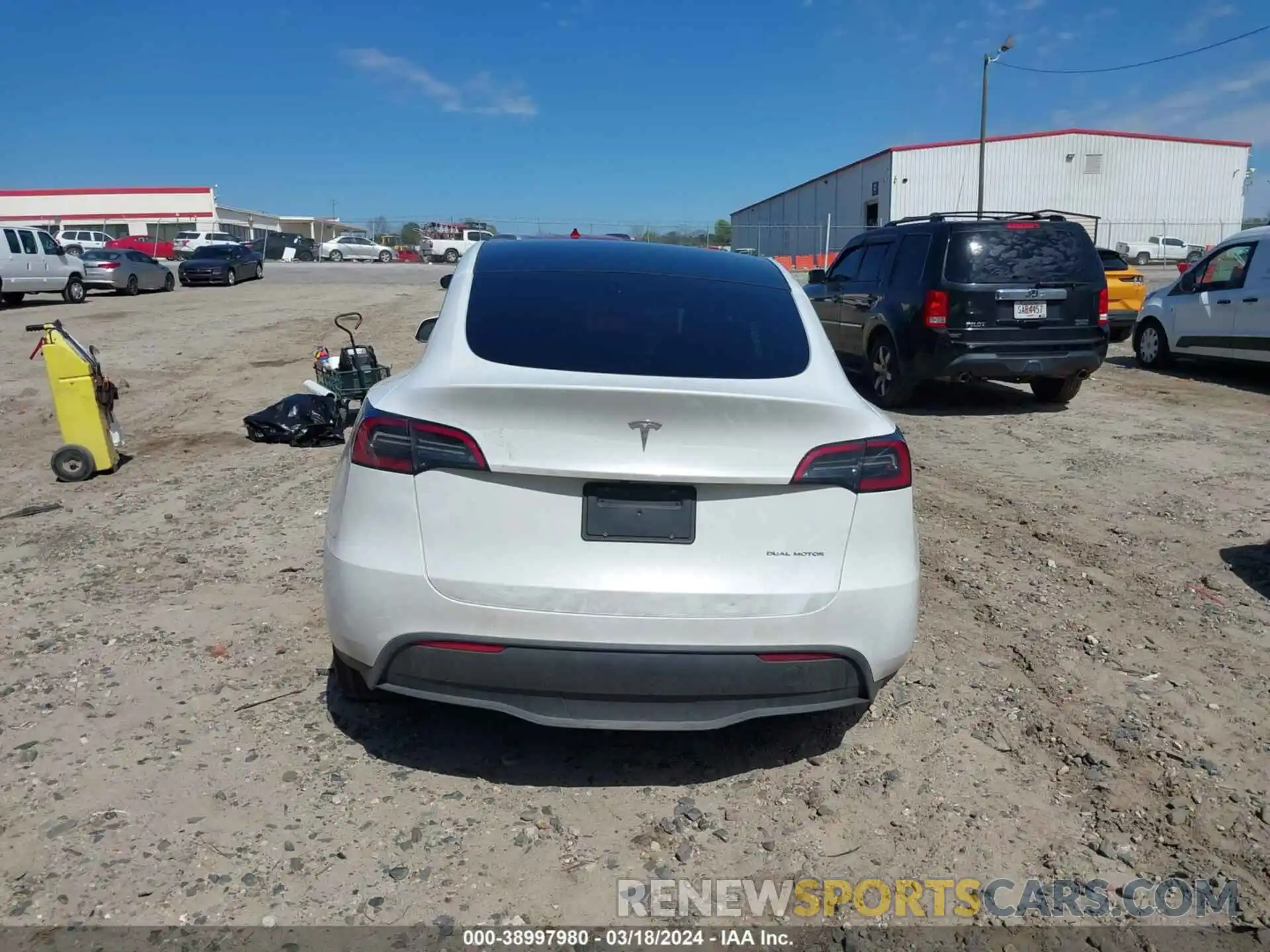 17 Photograph of a damaged car 7SAYGDEE3PA040272 TESLA MODEL Y 2023