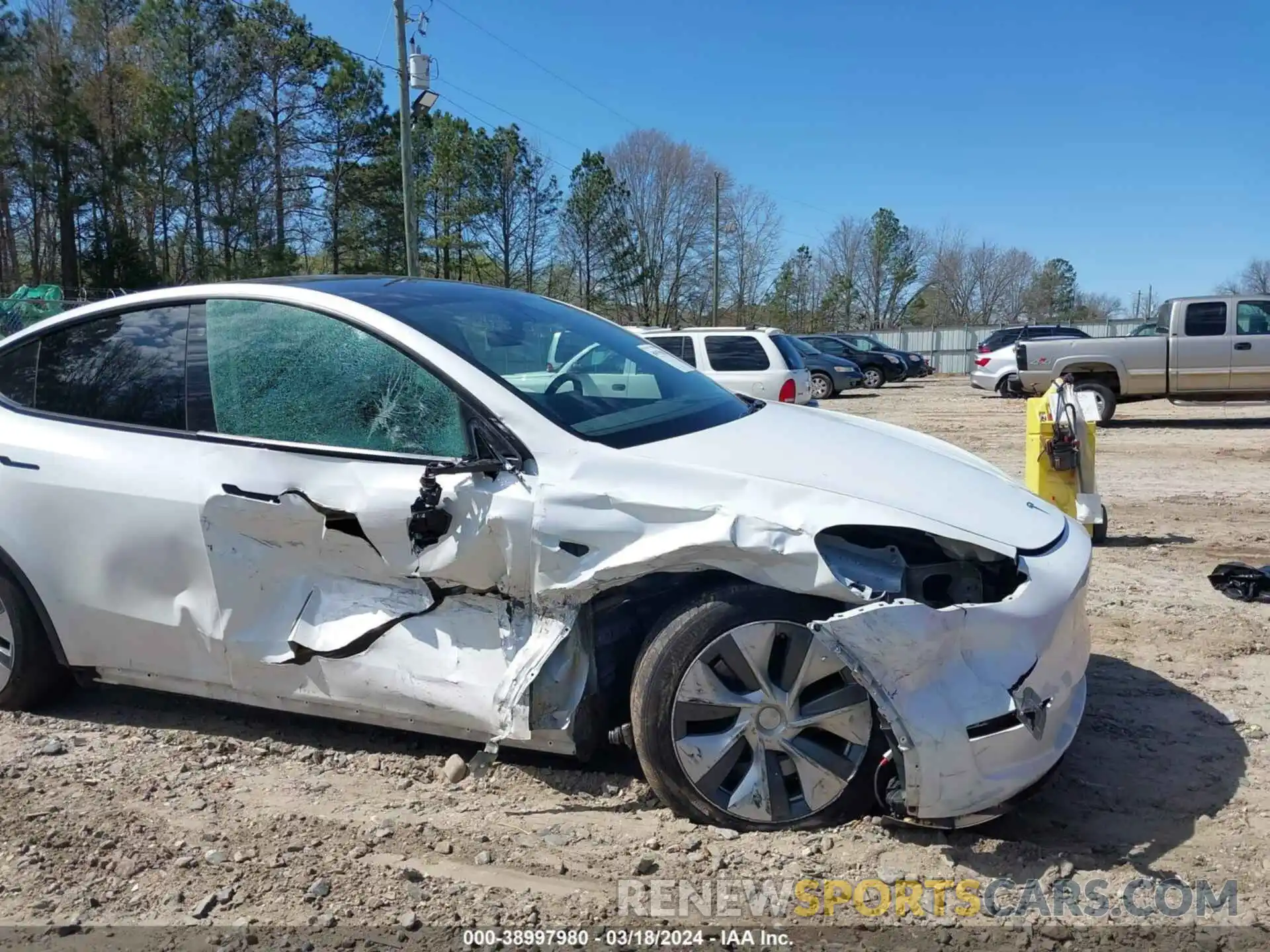 6 Photograph of a damaged car 7SAYGDEE3PA040272 TESLA MODEL Y 2023