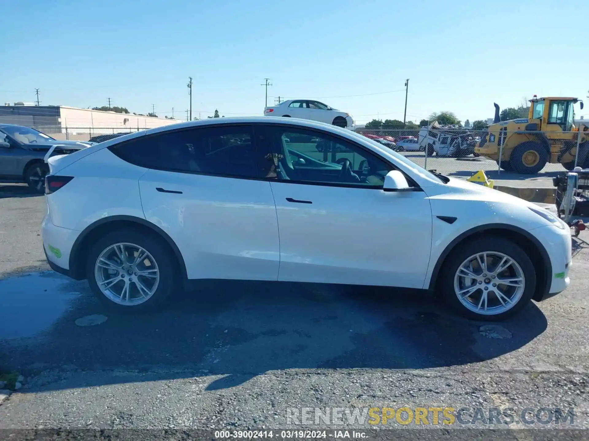 13 Photograph of a damaged car 7SAYGDEE3PA078293 TESLA MODEL Y 2023