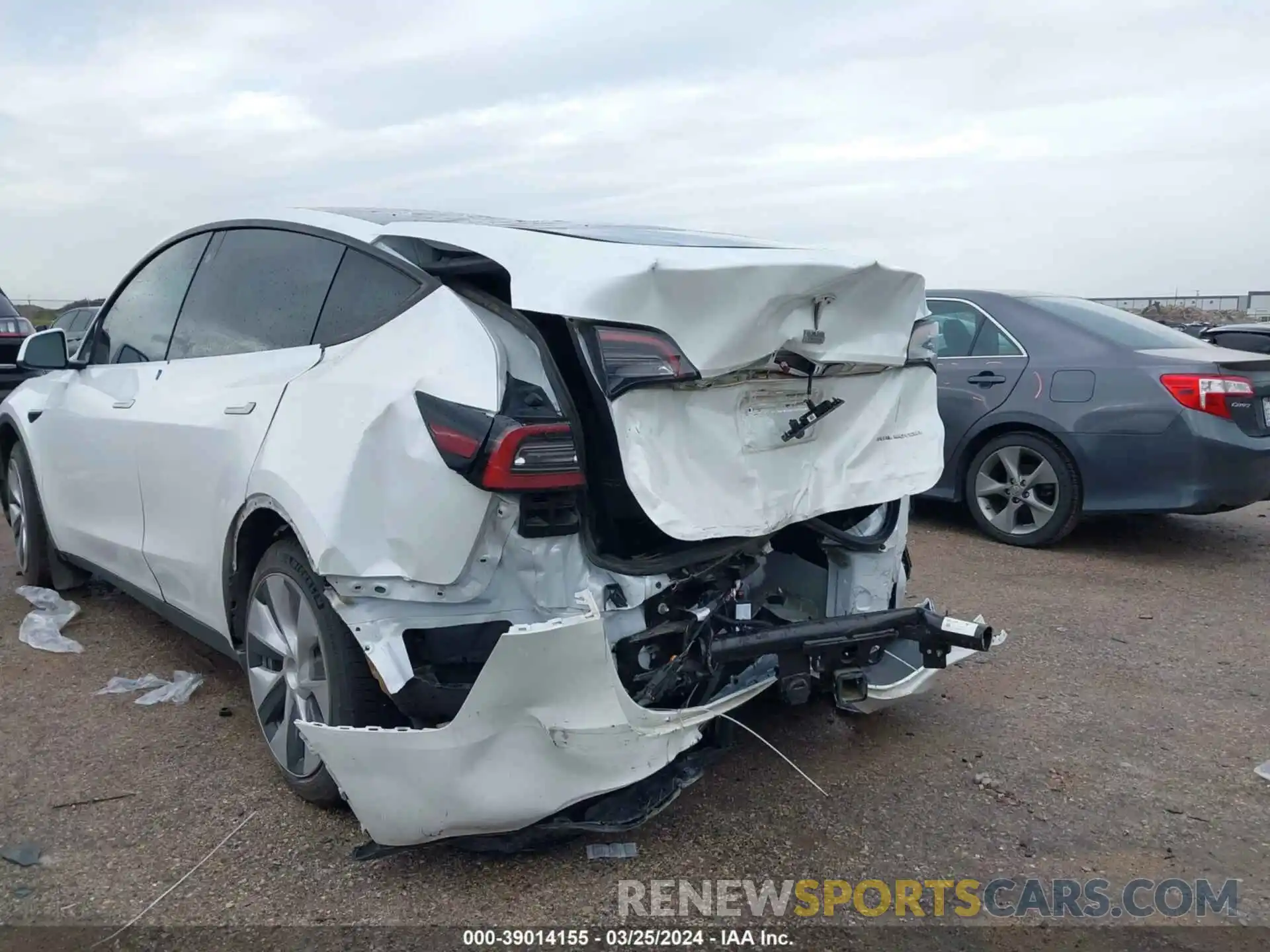 6 Photograph of a damaged car 7SAYGDEE4PF610234 TESLA MODEL Y 2023