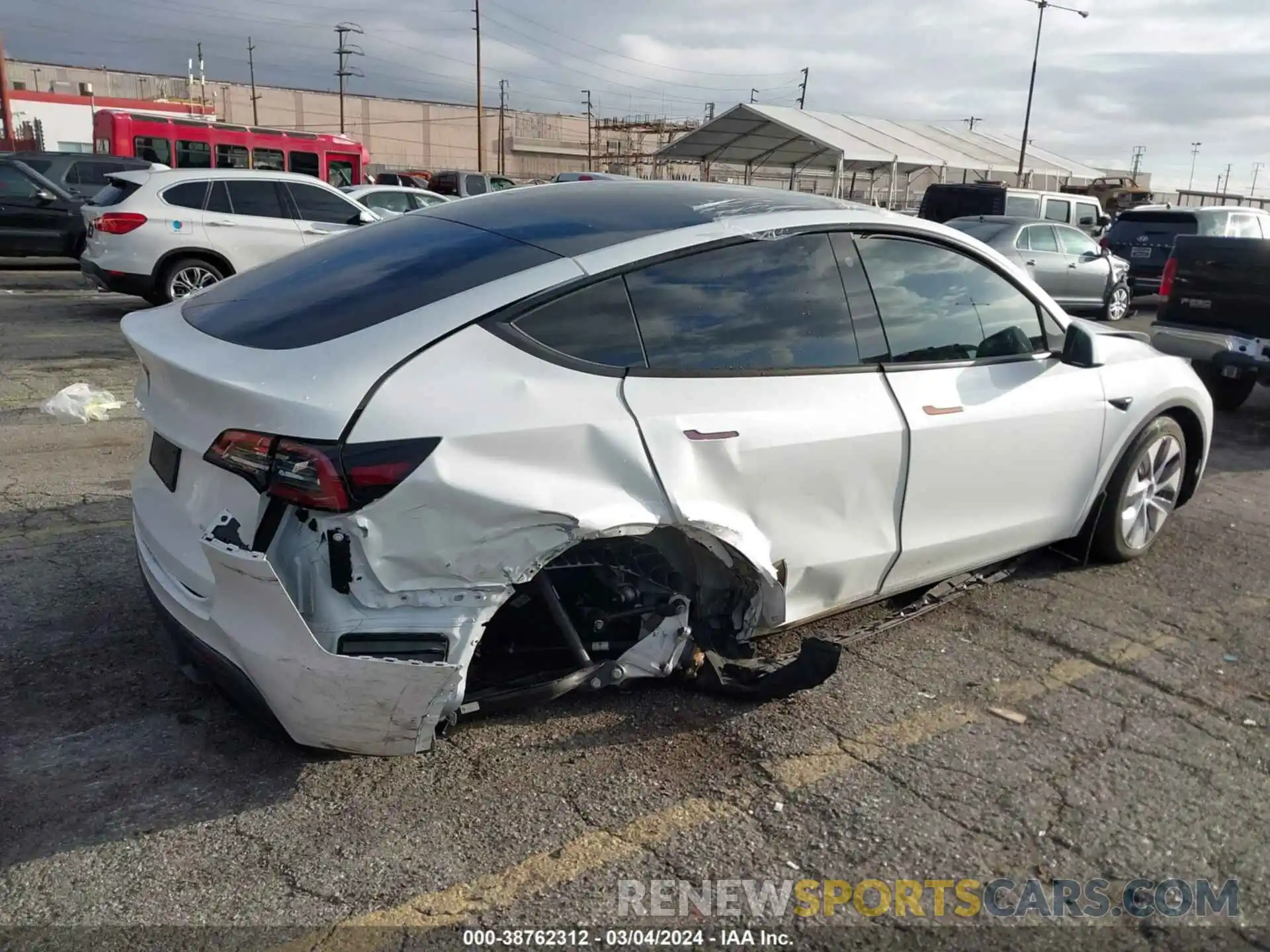 4 Photograph of a damaged car 7SAYGDEE6PA040153 TESLA MODEL Y 2023