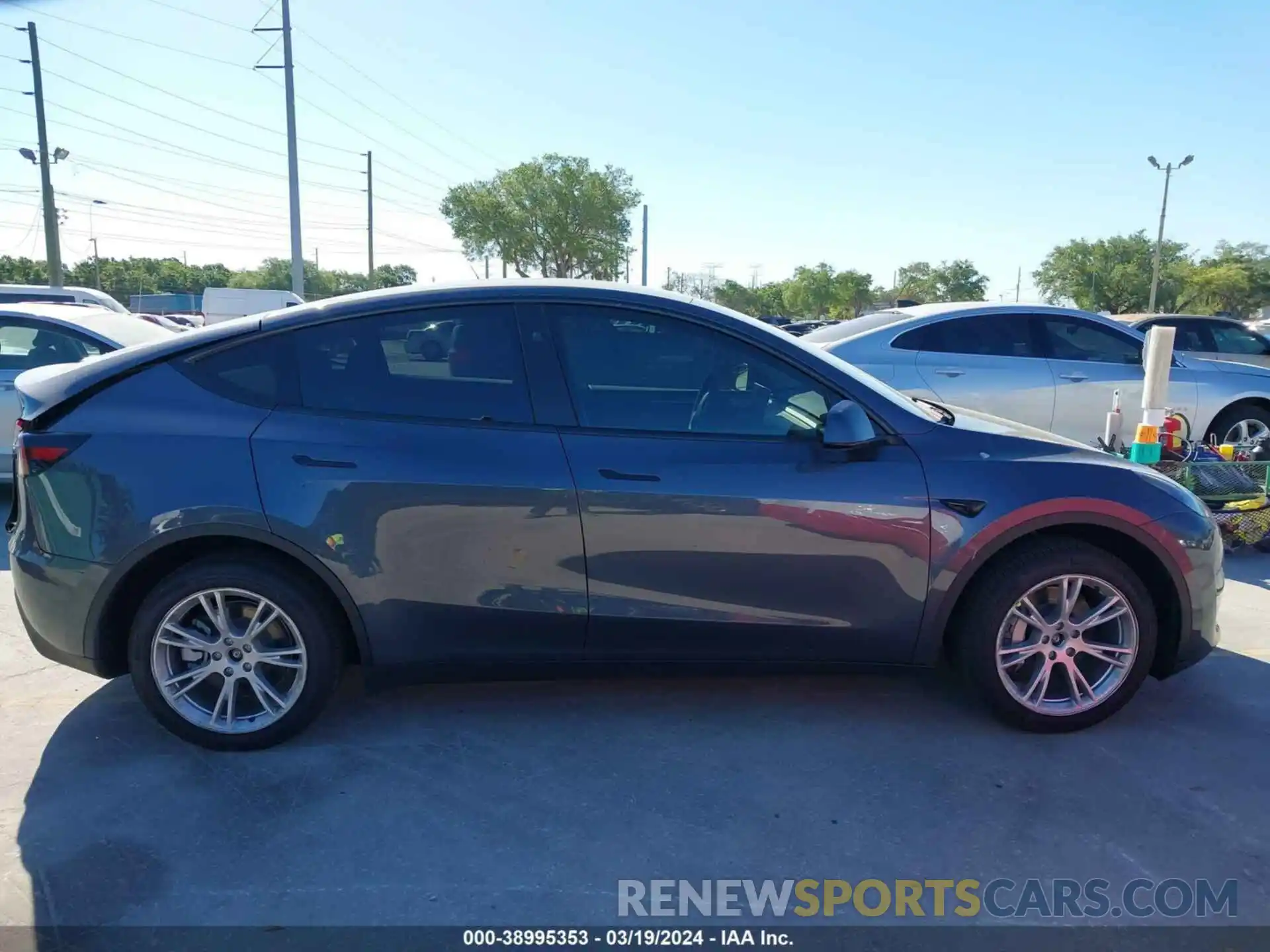 14 Photograph of a damaged car 7SAYGDEE6PA172586 TESLA MODEL Y 2023