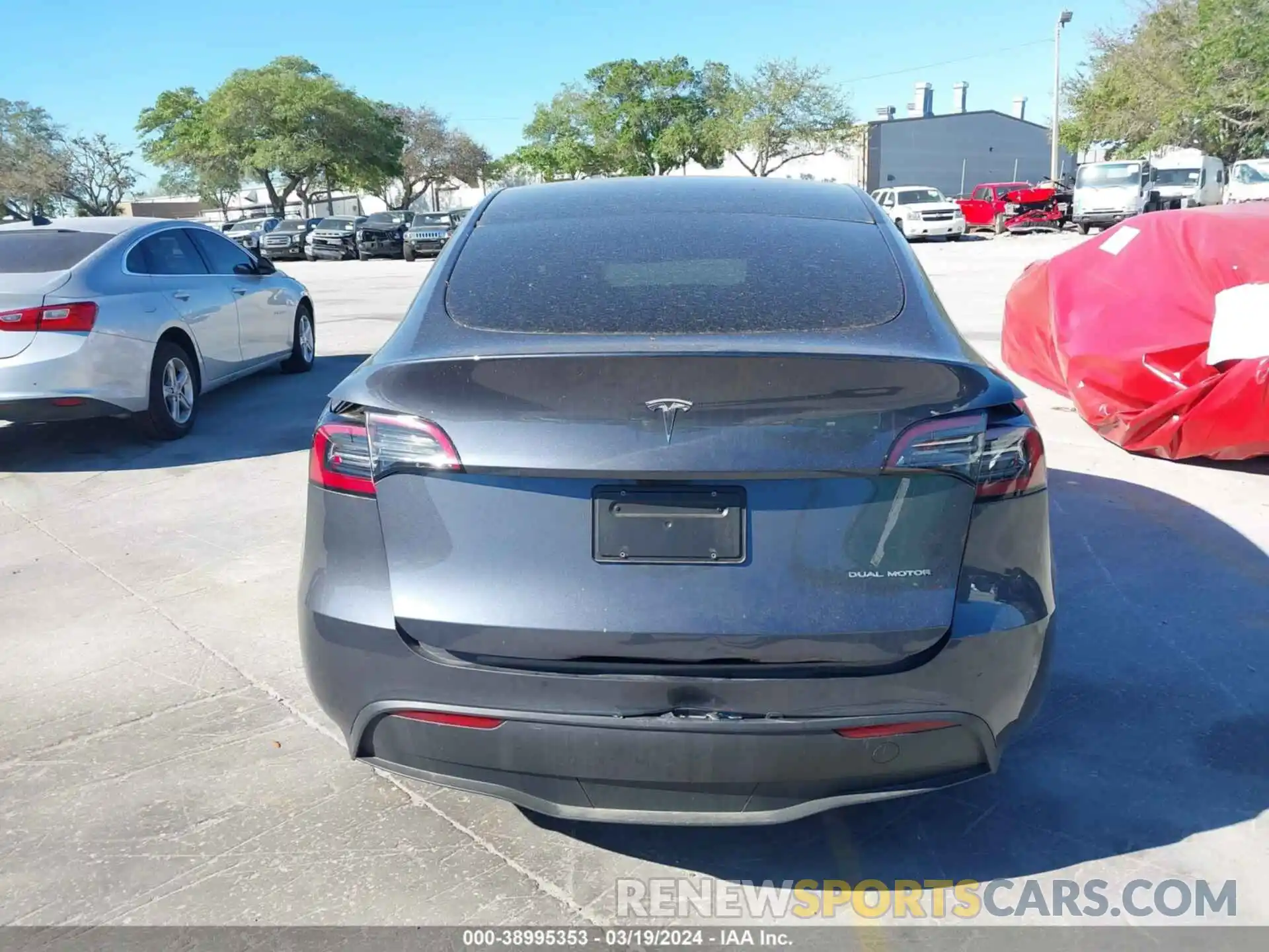 17 Photograph of a damaged car 7SAYGDEE6PA172586 TESLA MODEL Y 2023