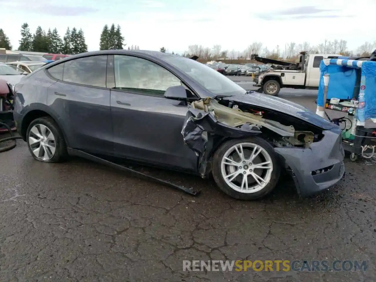 4 Photograph of a damaged car 7SAYGDEE6PF886446 TESLA MODEL Y 2023