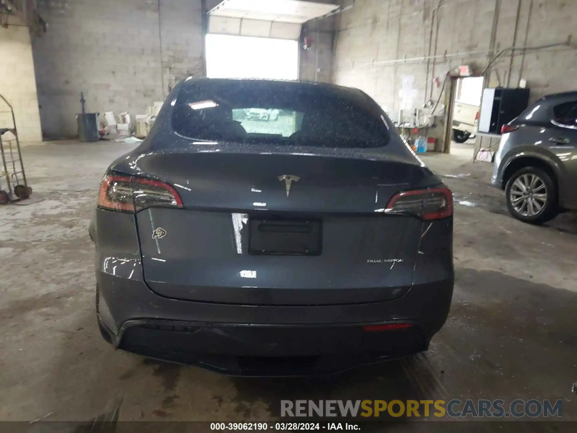 15 Photograph of a damaged car 7SAYGDEE7PA209693 TESLA MODEL Y 2023