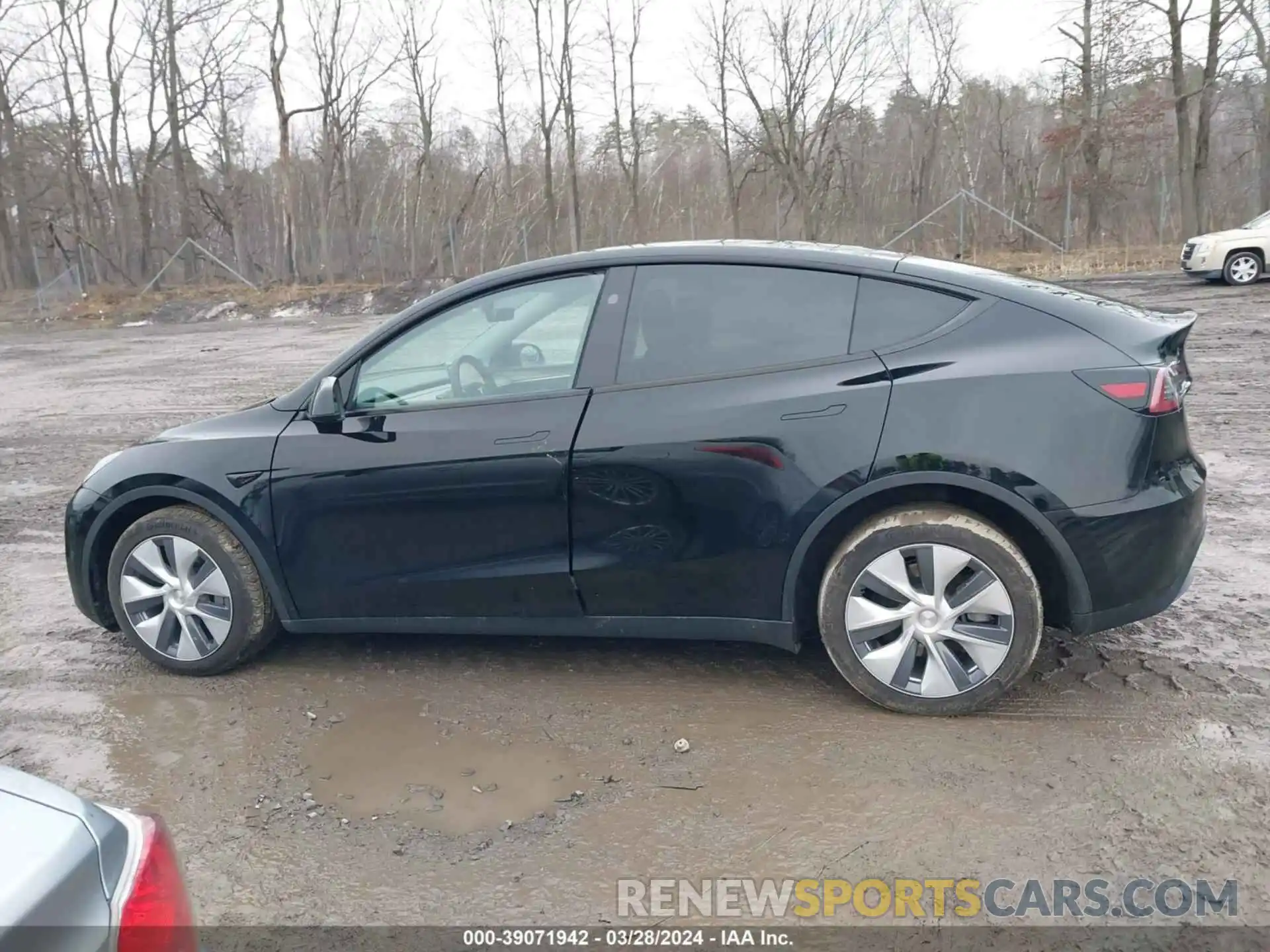 14 Photograph of a damaged car 7SAYGDEE7PF899061 TESLA MODEL Y 2023