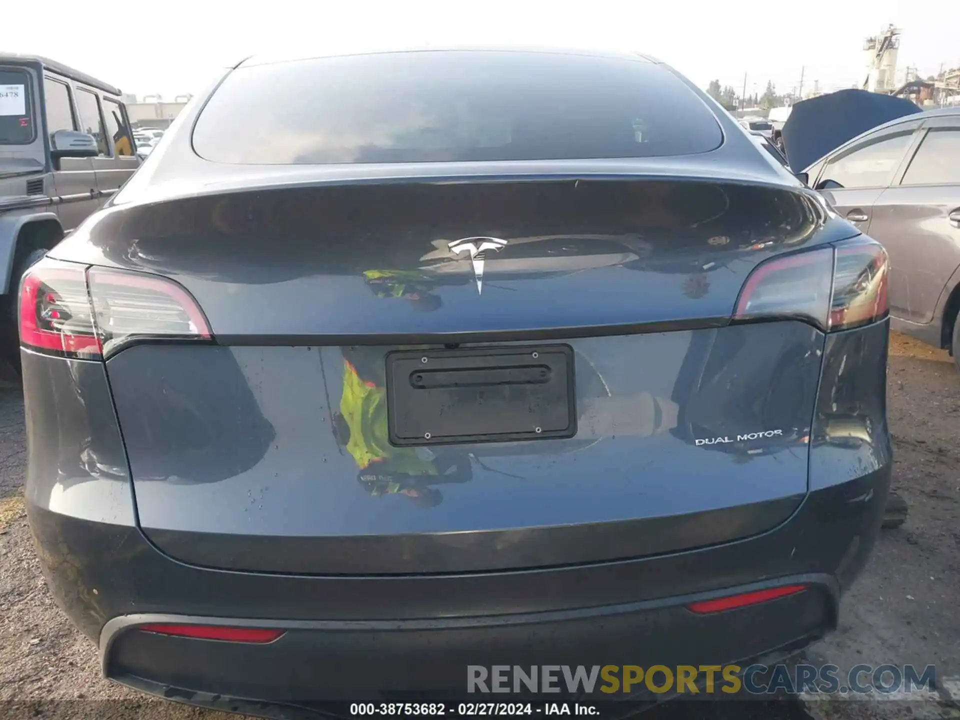 17 Photograph of a damaged car 7SAYGDEE8PA036671 TESLA MODEL Y 2023