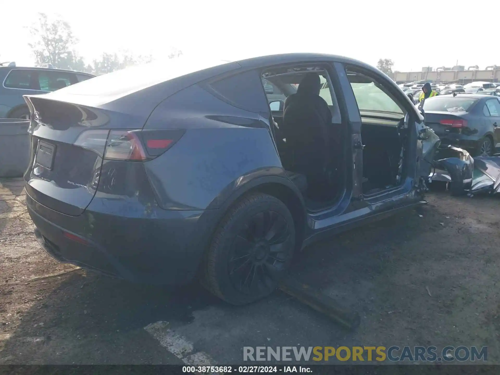 4 Photograph of a damaged car 7SAYGDEE8PA036671 TESLA MODEL Y 2023