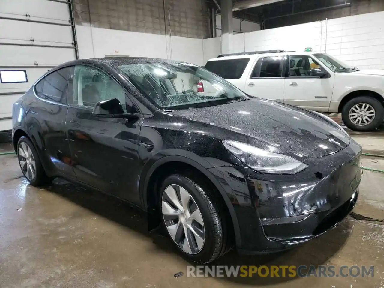 4 Photograph of a damaged car 7SAYGDEE8PA194380 TESLA MODEL Y 2023