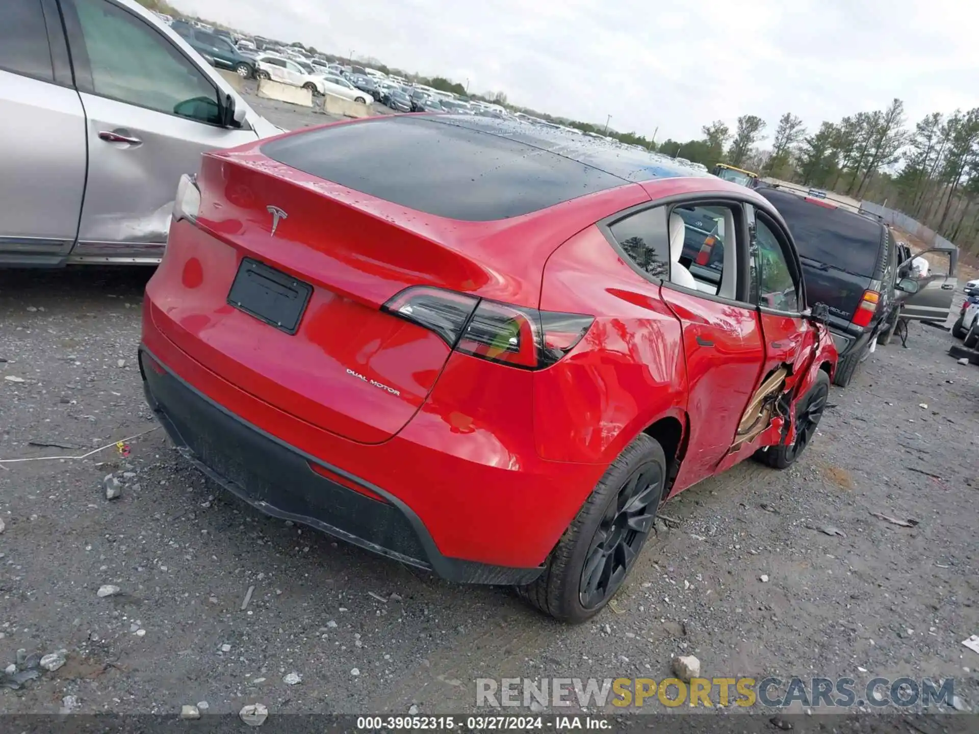 4 Photograph of a damaged car 7SAYGDEE8PF612391 TESLA MODEL Y 2023