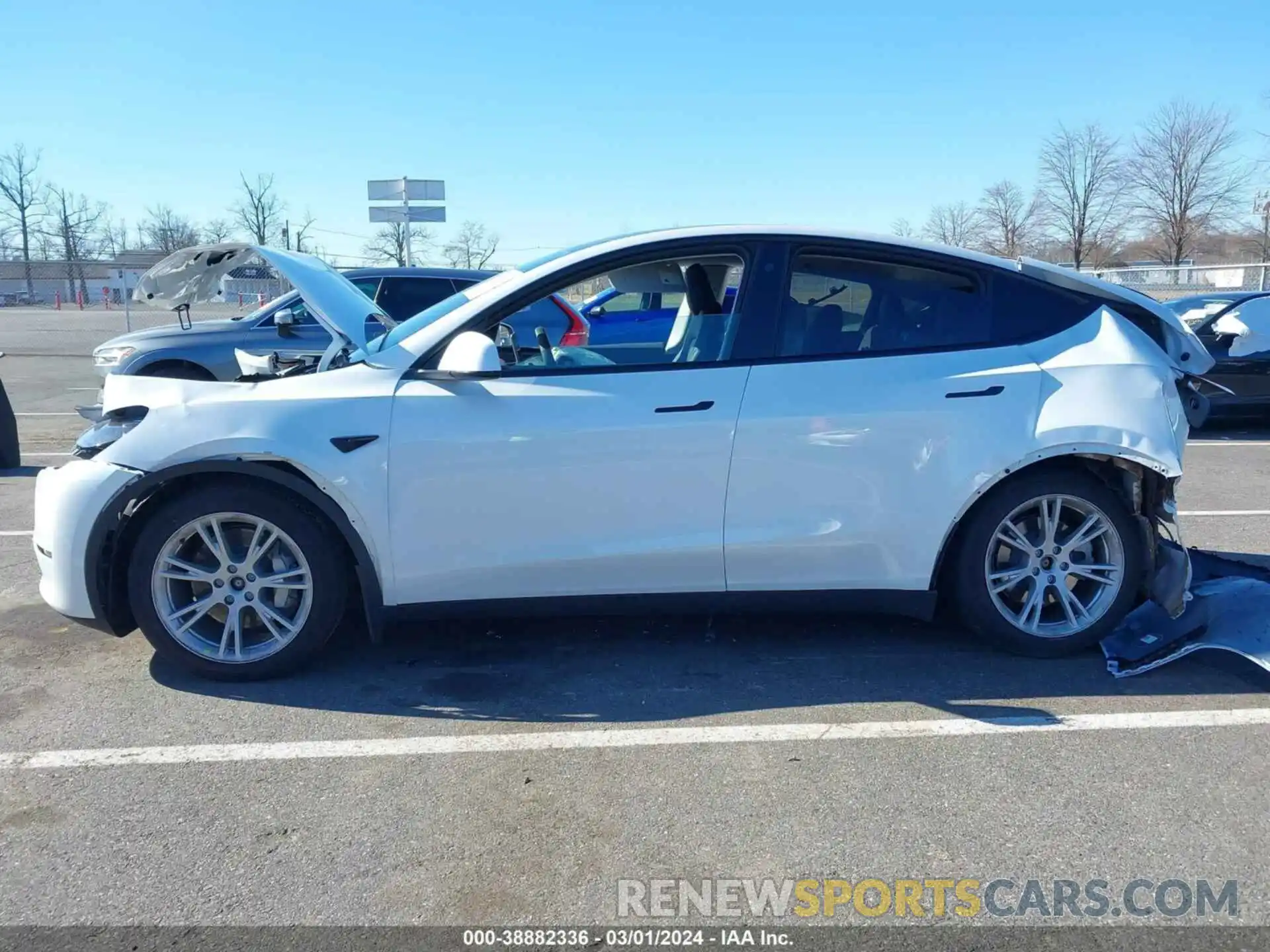 14 Photograph of a damaged car 7SAYGDEE9PF688041 TESLA MODEL Y 2023