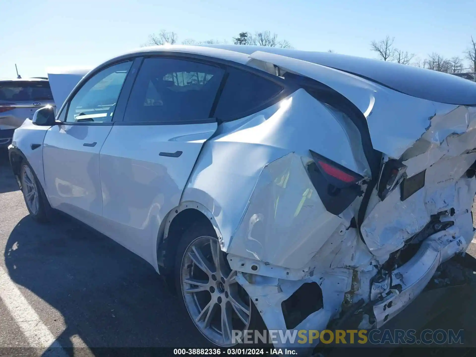 19 Photograph of a damaged car 7SAYGDEE9PF688041 TESLA MODEL Y 2023