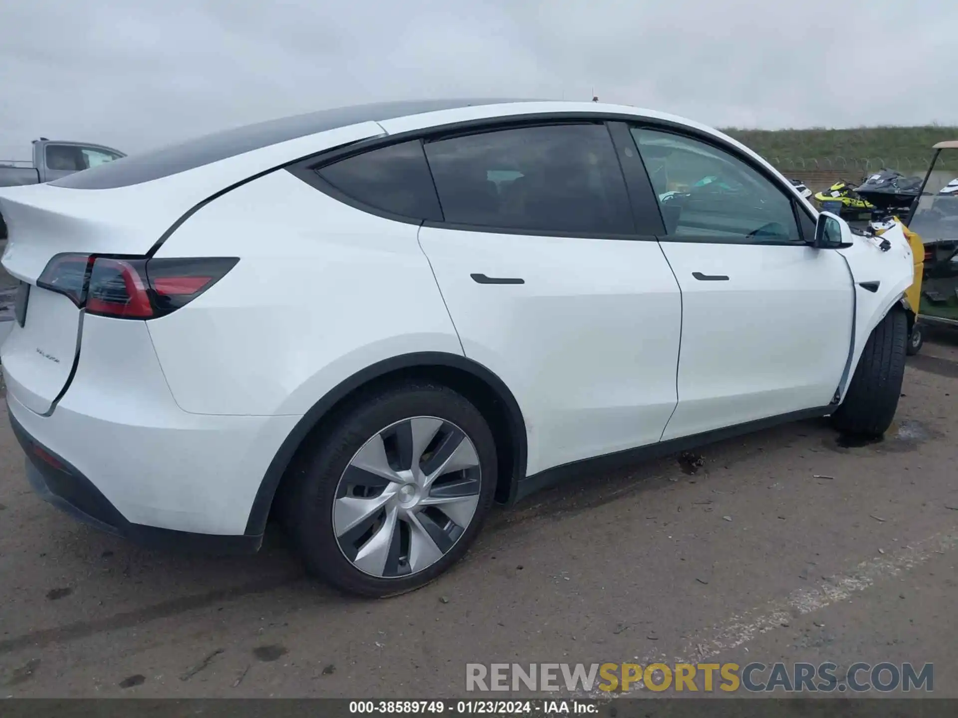 4 Photograph of a damaged car 7SAYGDEE9PF813085 TESLA MODEL Y 2023