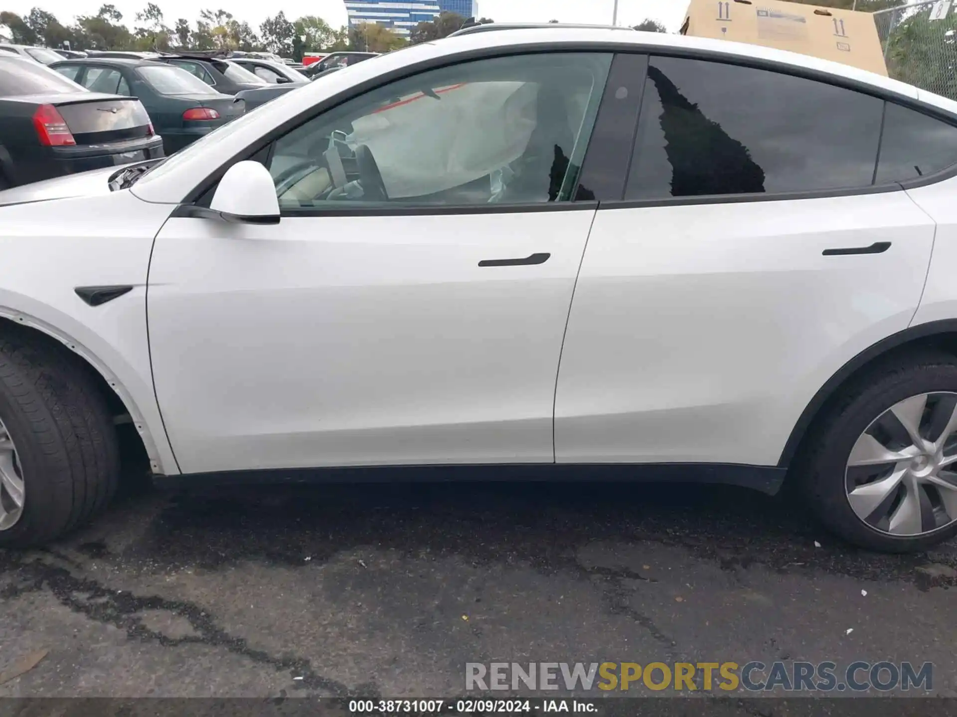 15 Photograph of a damaged car 7SAYGDEEXPF844278 TESLA MODEL Y 2023