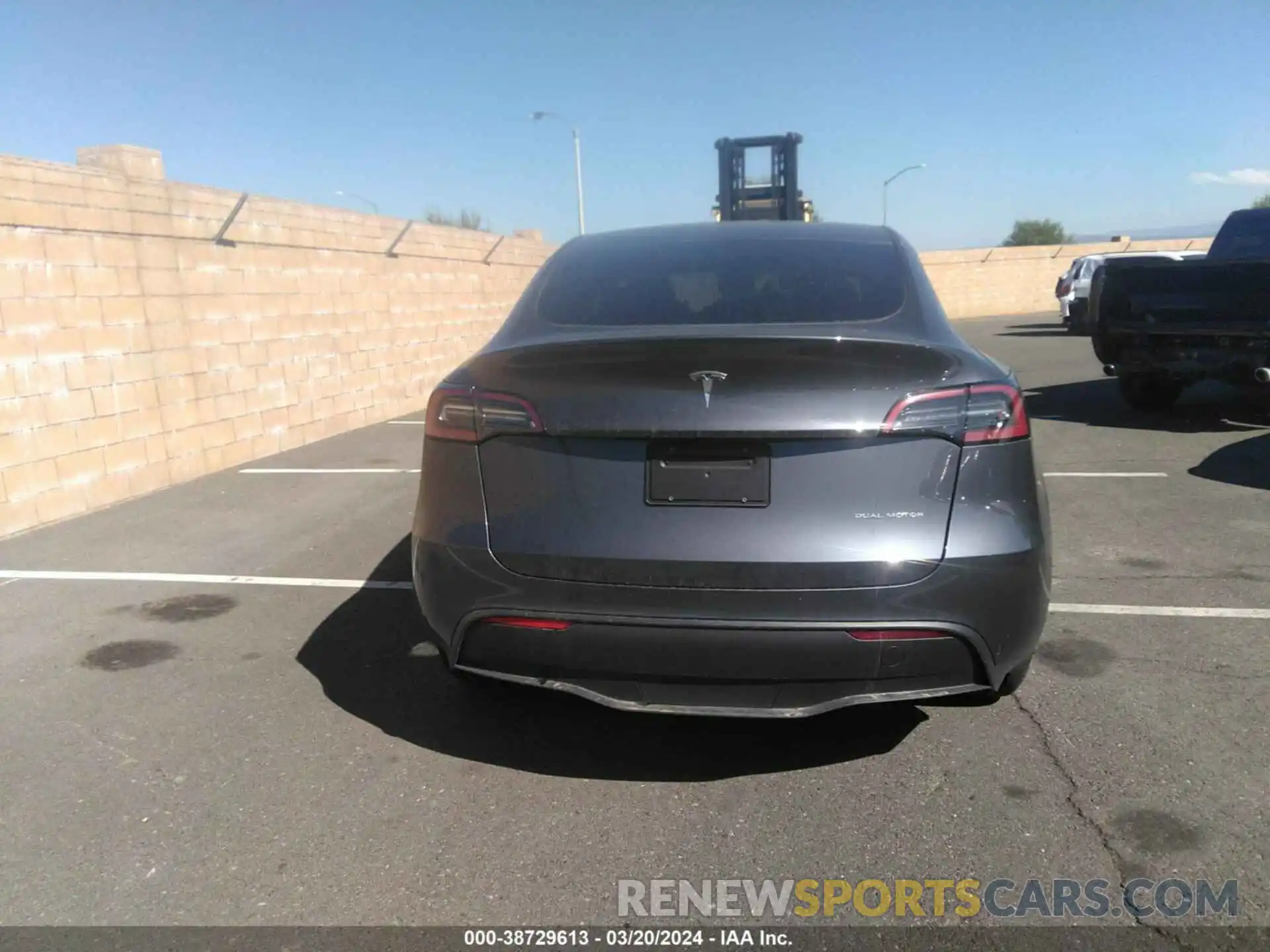 17 Photograph of a damaged car 7SAYGDEEXPF901157 TESLA MODEL Y 2023