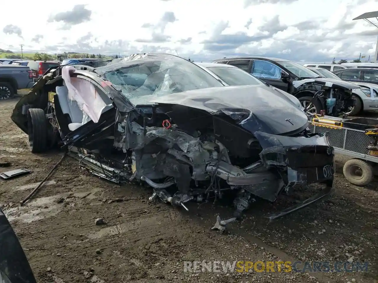 4 Photograph of a damaged car 7SAYGDEF5PF644949 TESLA MODEL Y 2023