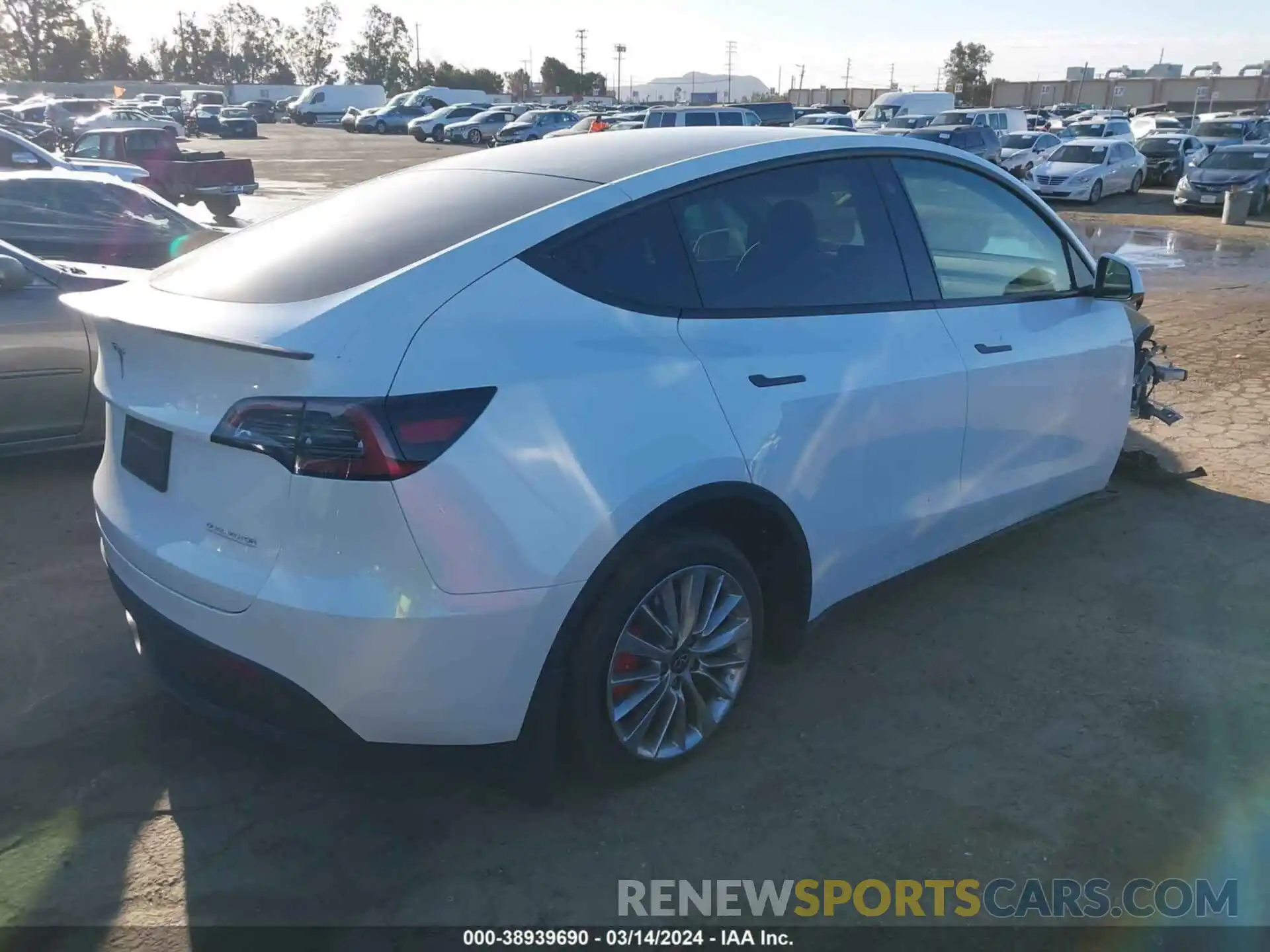 4 Photograph of a damaged car 7SAYGDEF7PF695160 TESLA MODEL Y 2023