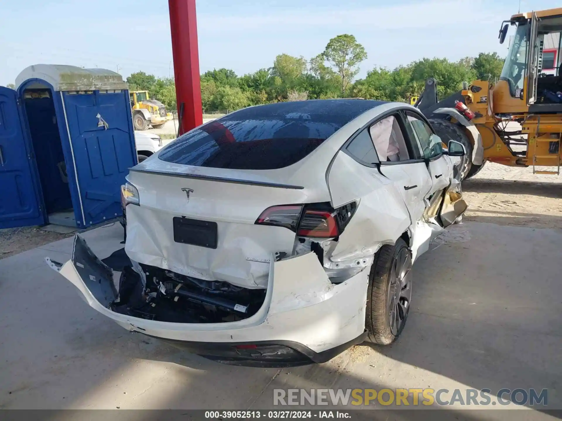 4 Photograph of a damaged car 7SAYGDEF8PF751493 TESLA MODEL Y 2023