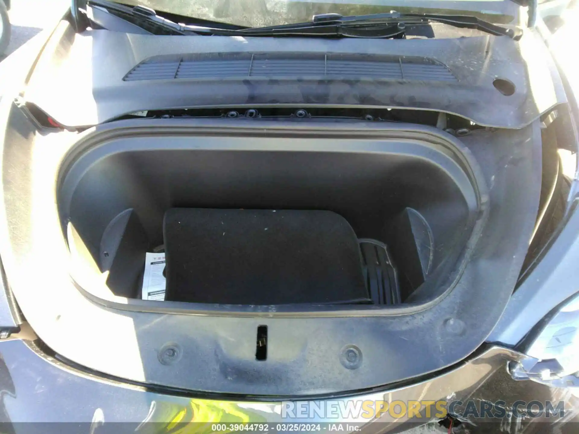 10 Photograph of a damaged car 7SAYGAEE1RF987153 TESLA MODEL Y 2024