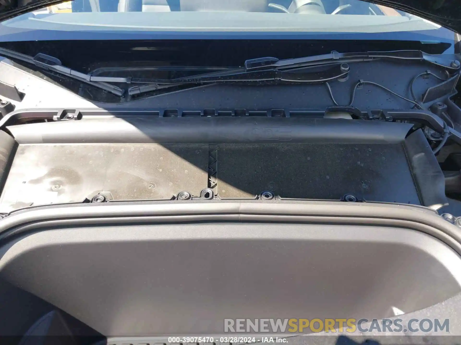 10 Photograph of a damaged car 7SAYGDED5RF010199 TESLA MODEL Y 2024