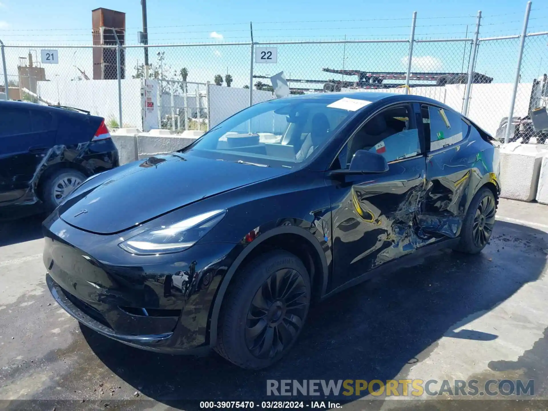 2 Photograph of a damaged car 7SAYGDED5RF010199 TESLA MODEL Y 2024