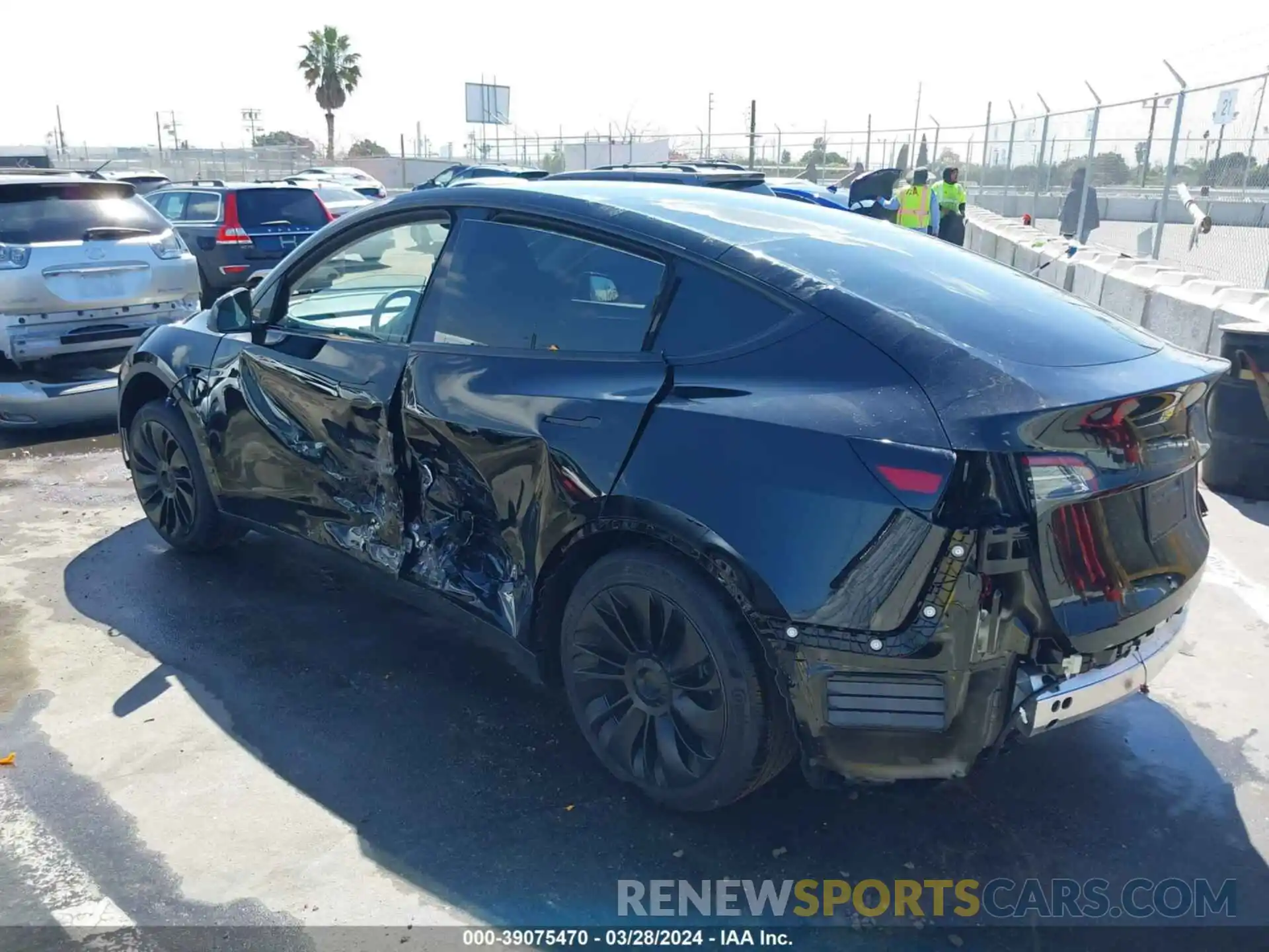 3 Photograph of a damaged car 7SAYGDED5RF010199 TESLA MODEL Y 2024