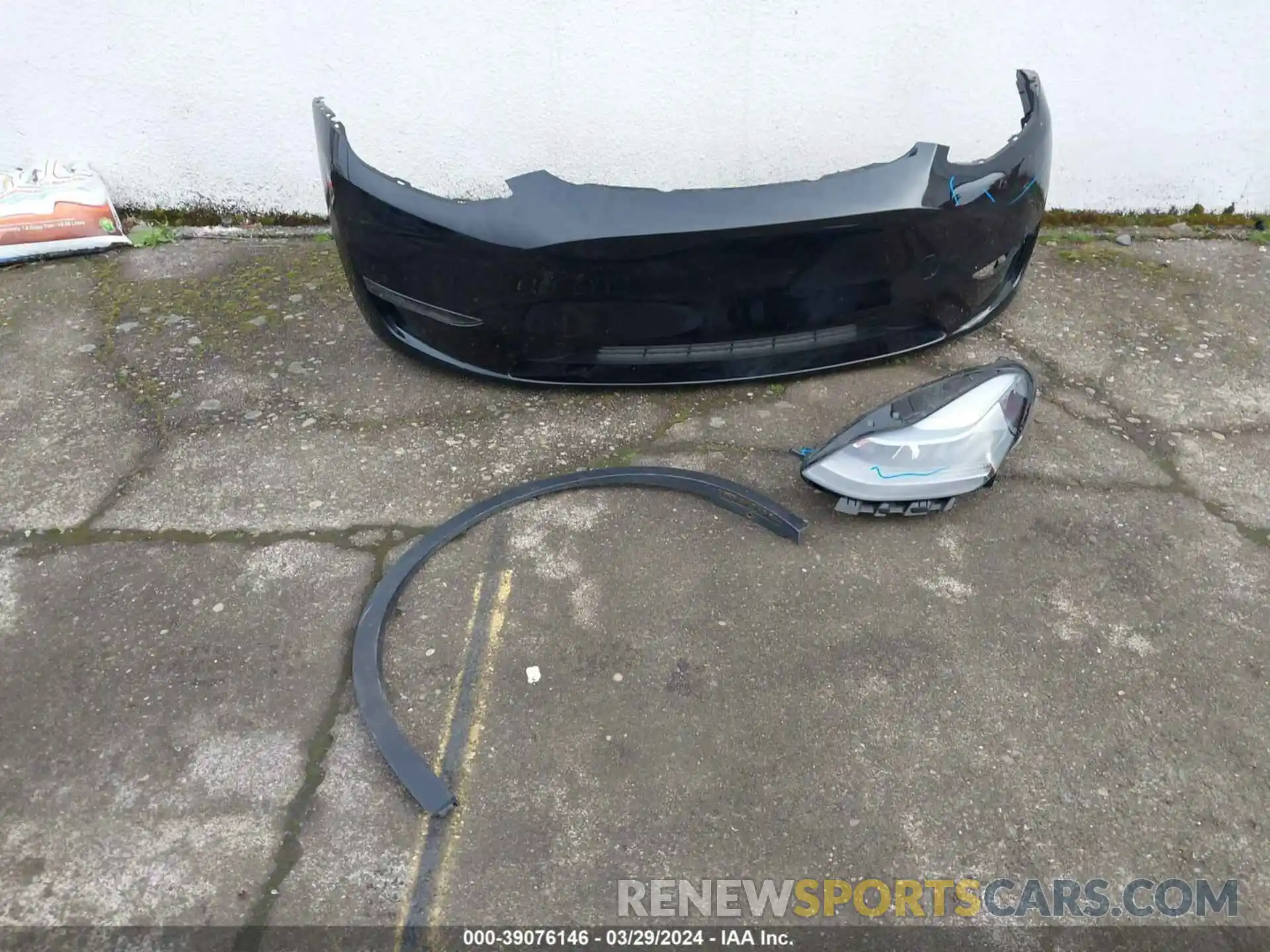 12 Photograph of a damaged car 7SAYGDEE0RF982950 TESLA MODEL Y 2024