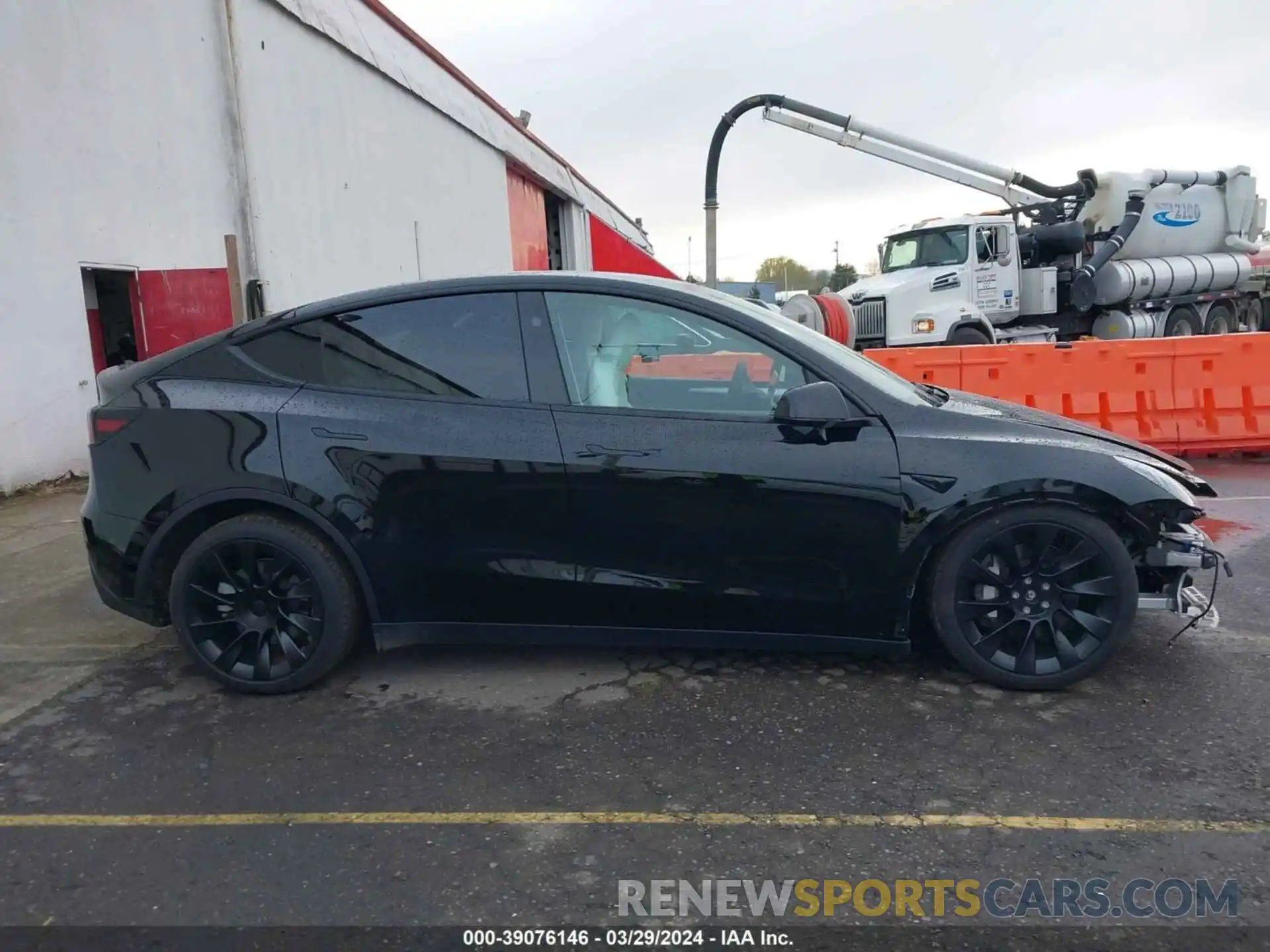 14 Photograph of a damaged car 7SAYGDEE0RF982950 TESLA MODEL Y 2024