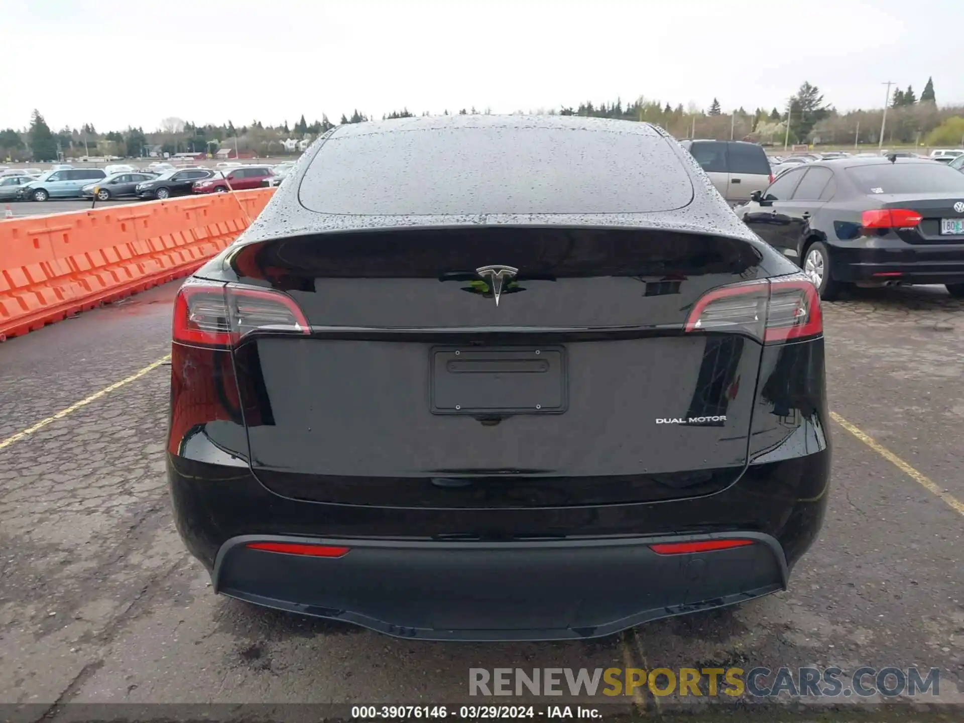 17 Photograph of a damaged car 7SAYGDEE0RF982950 TESLA MODEL Y 2024