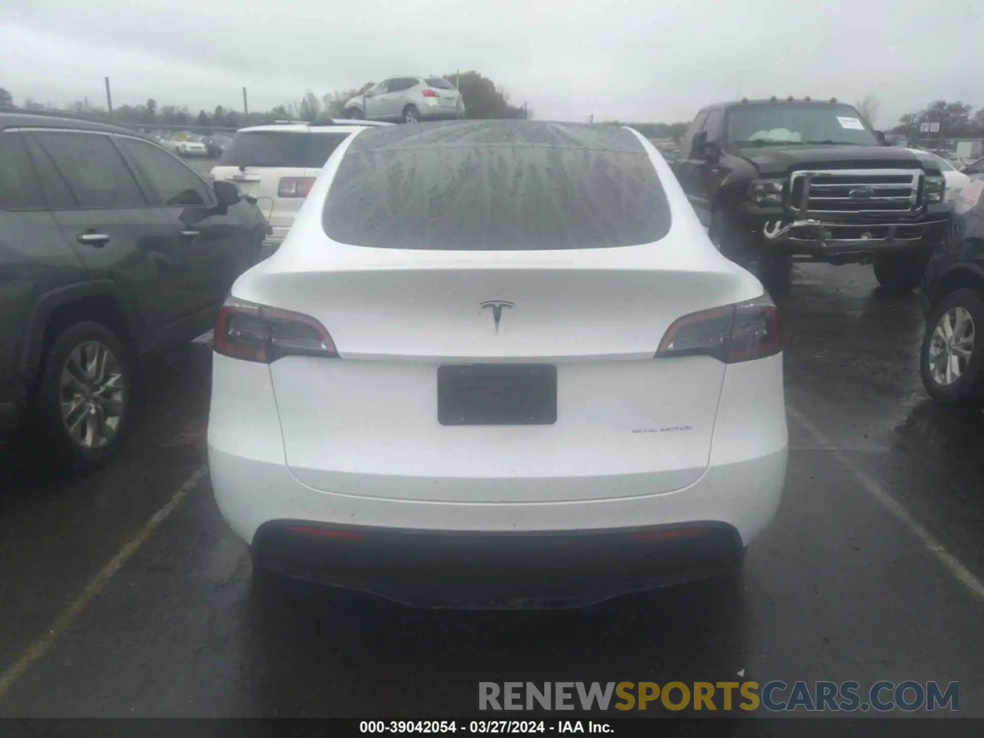 15 Photograph of a damaged car 7SAYGDEE2RA236562 TESLA MODEL Y 2024