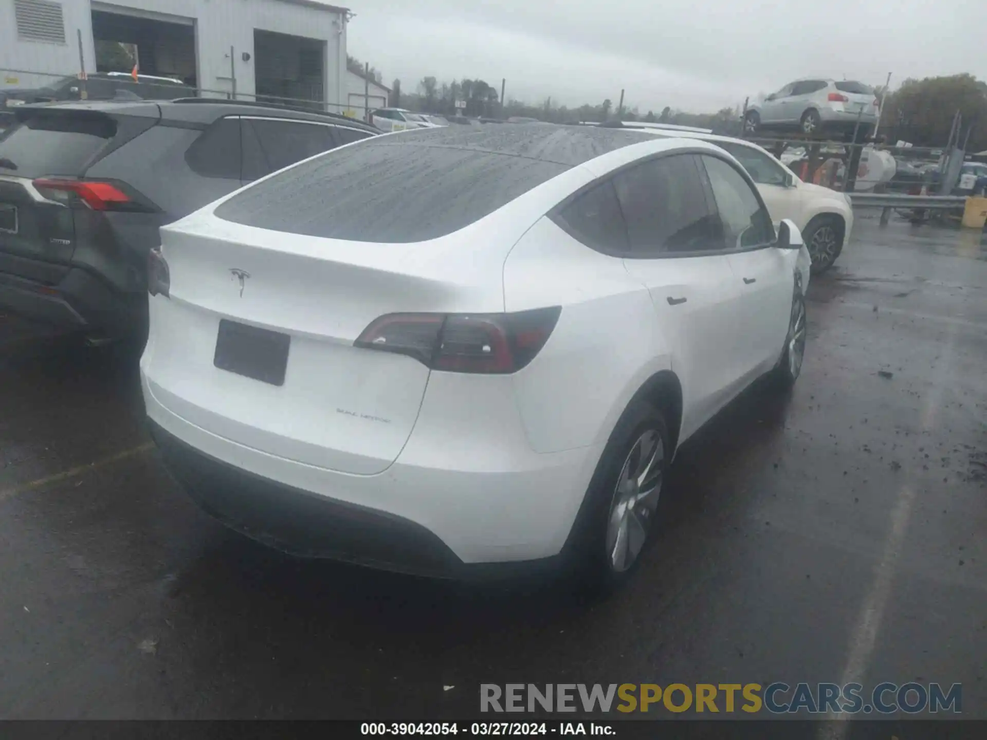 4 Photograph of a damaged car 7SAYGDEE2RA236562 TESLA MODEL Y 2024