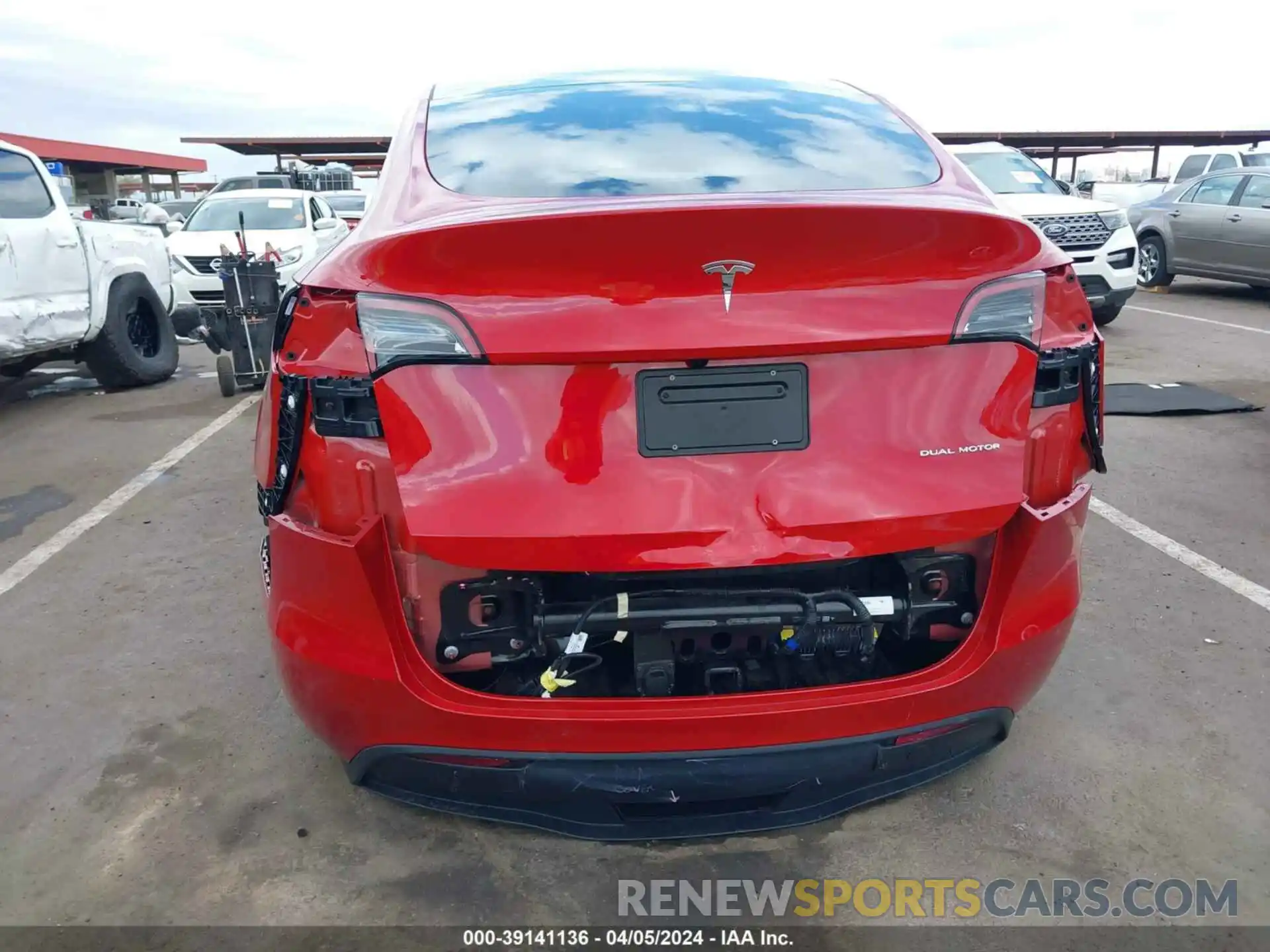 6 Photograph of a damaged car 7SAYGDEE4RA214837 TESLA MODEL Y 2024