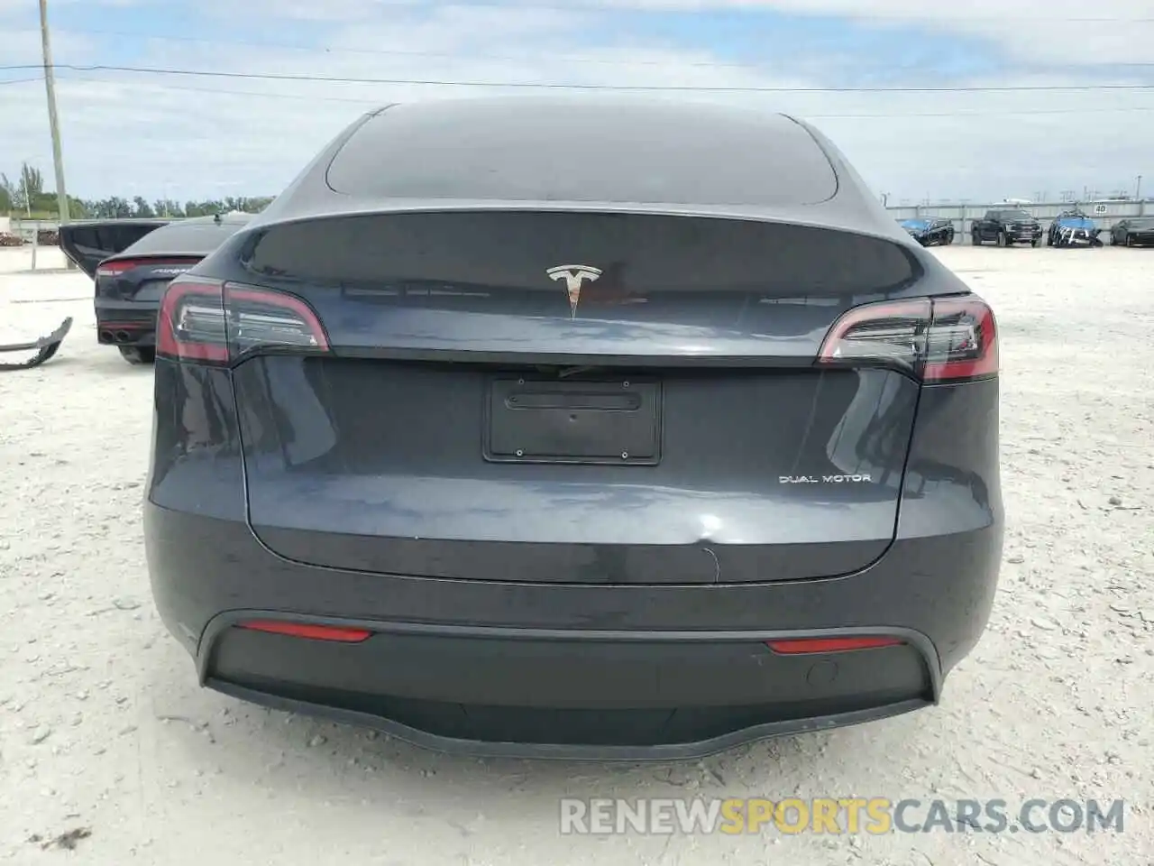 10 Photograph of a damaged car 7SAYGDEE6RA223619 TESLA MODEL Y 2024