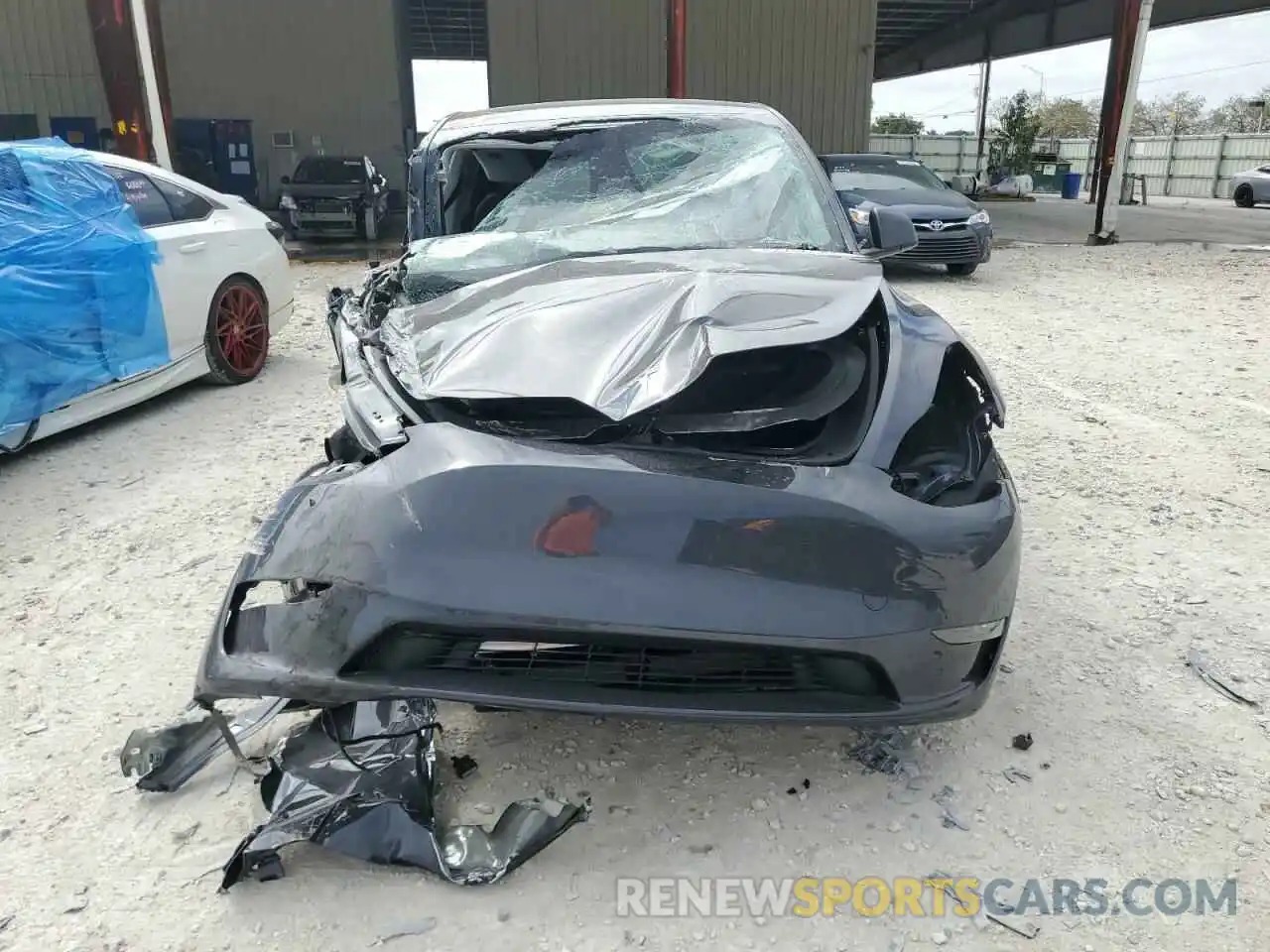 5 Photograph of a damaged car 7SAYGDEE6RA223619 TESLA MODEL Y 2024