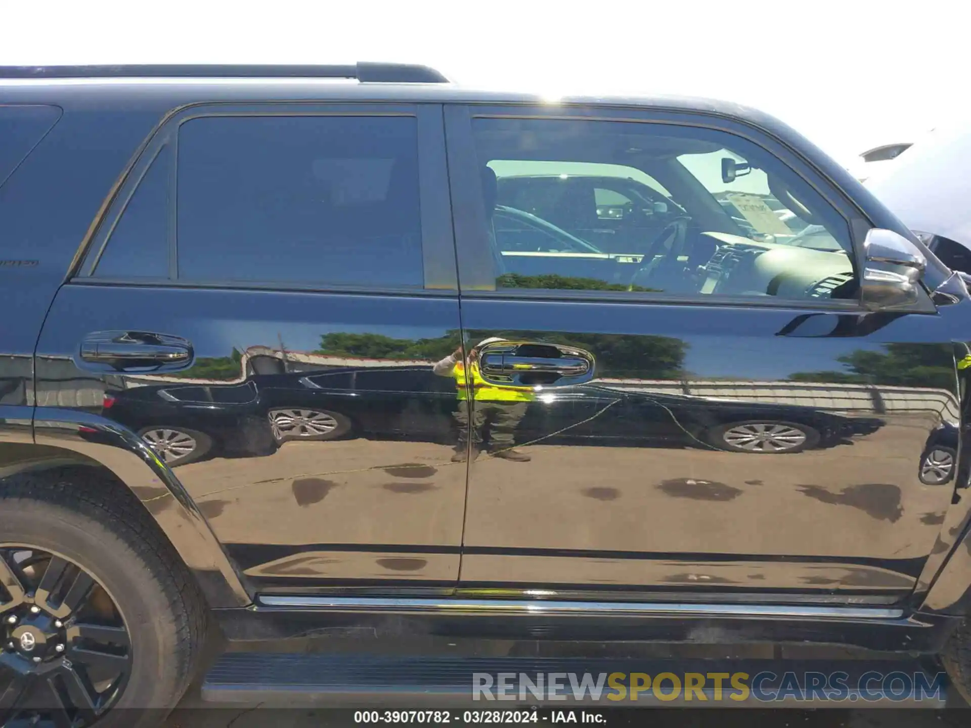 14 Photograph of a damaged car 0JTEU5JR8K5649456 TOYOTA 4-RUNNER 2019