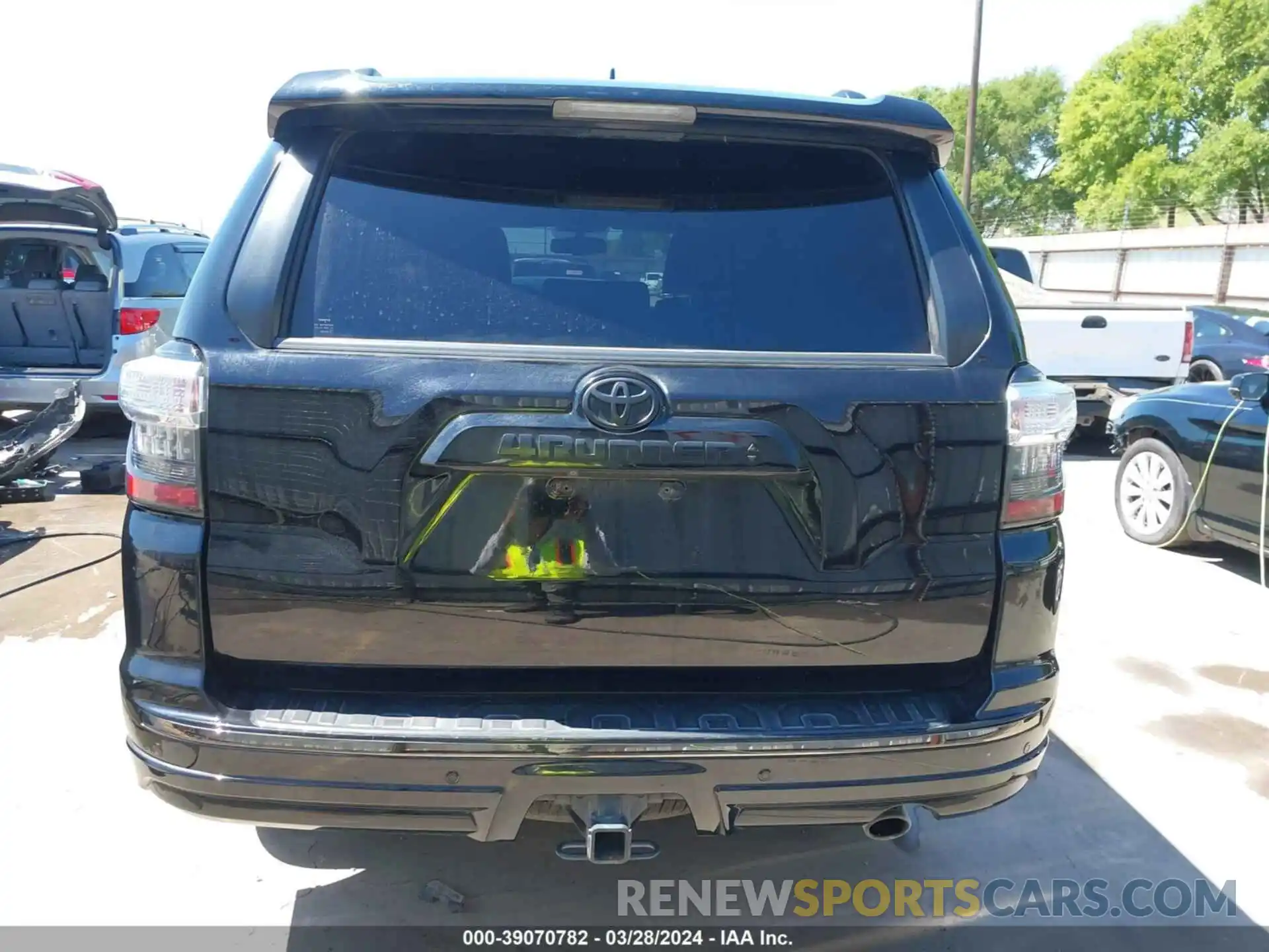 17 Photograph of a damaged car 0JTEU5JR8K5649456 TOYOTA 4-RUNNER 2019