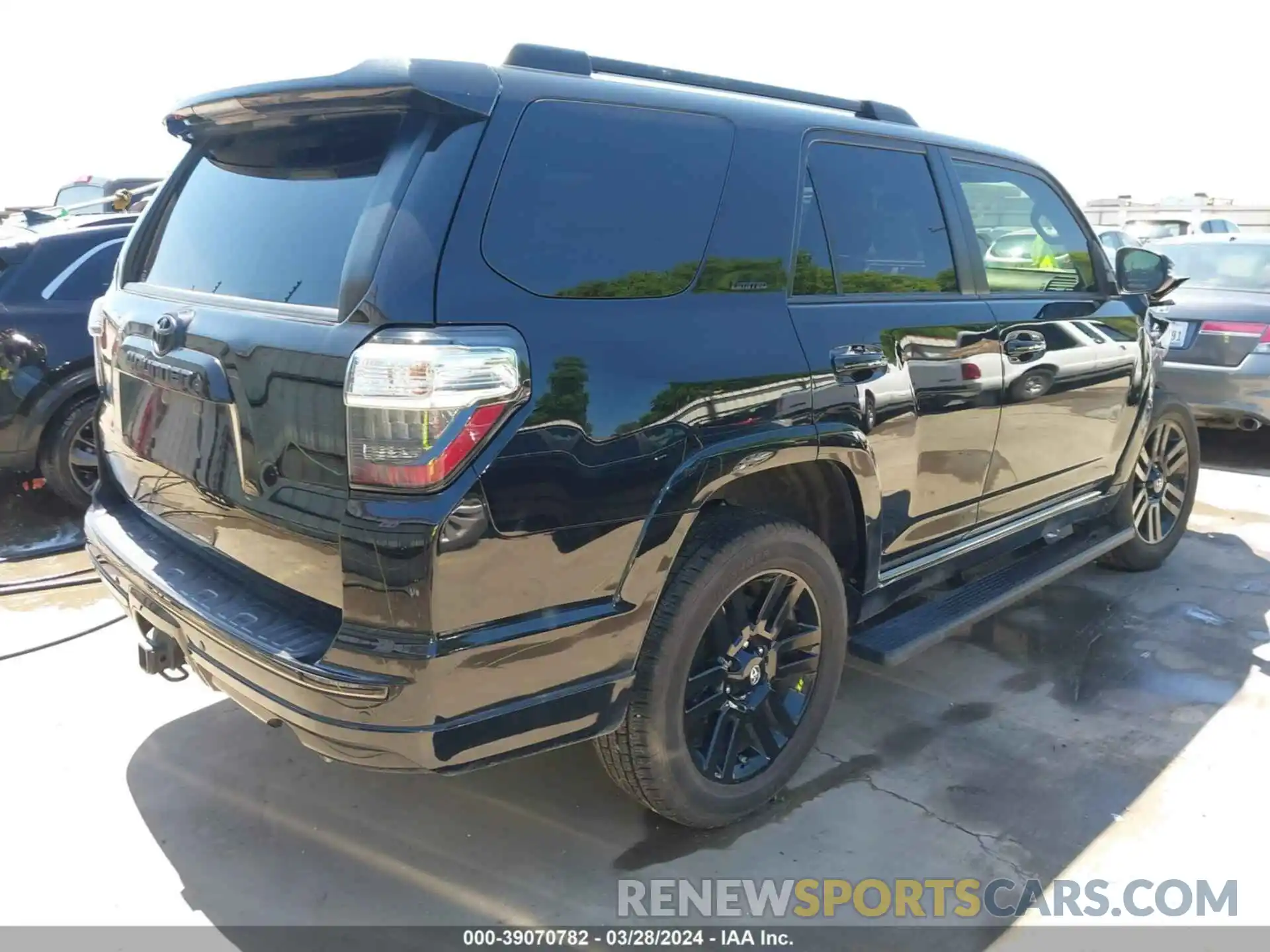 4 Фотография поврежденного автомобиля 0JTEU5JR8K5649456 TOYOTA 4-RUNNER 2019