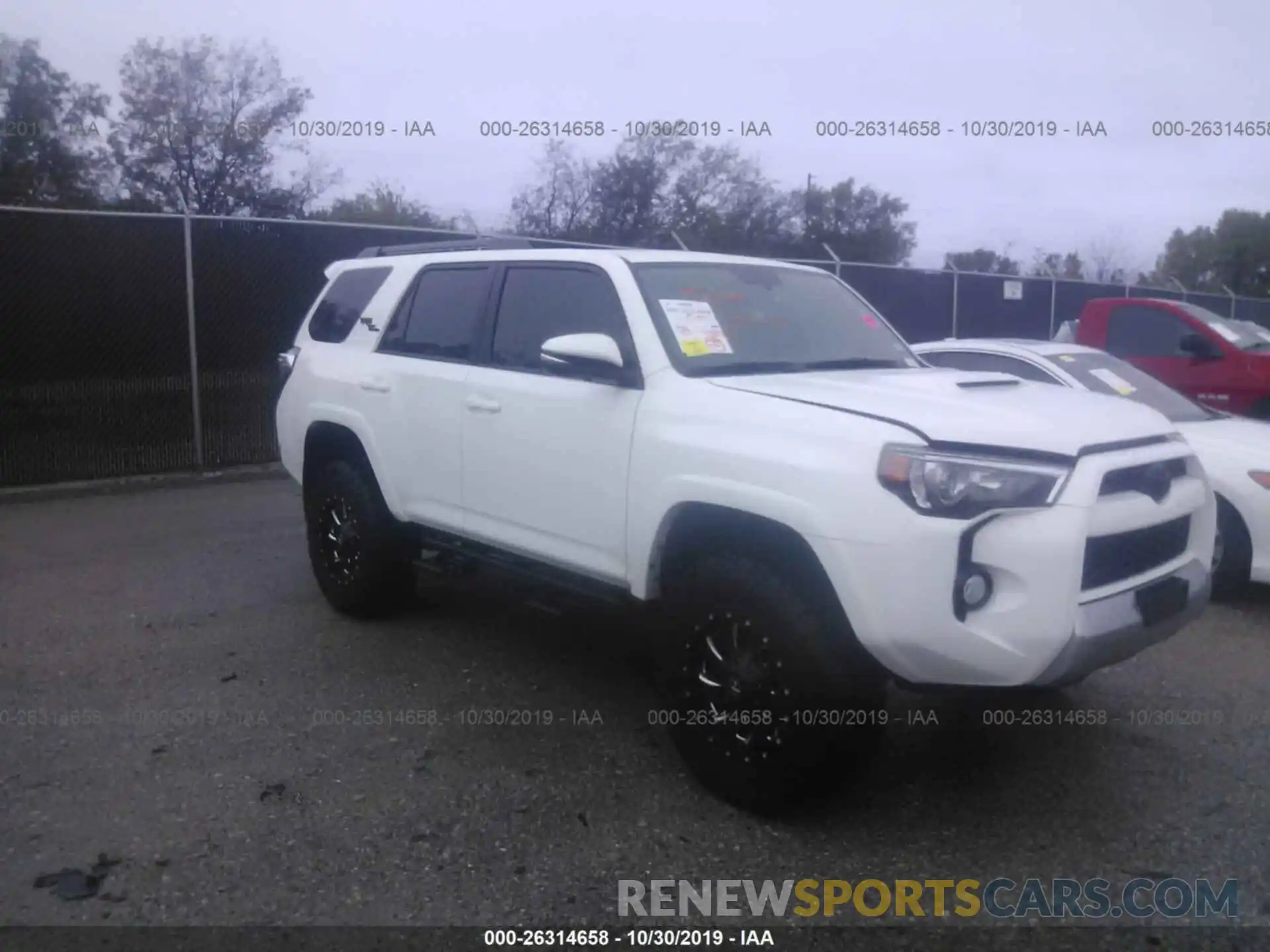 1 Фотография поврежденного автомобиля JTEBU5JR0K5611168 TOYOTA 4RUNNER 2019