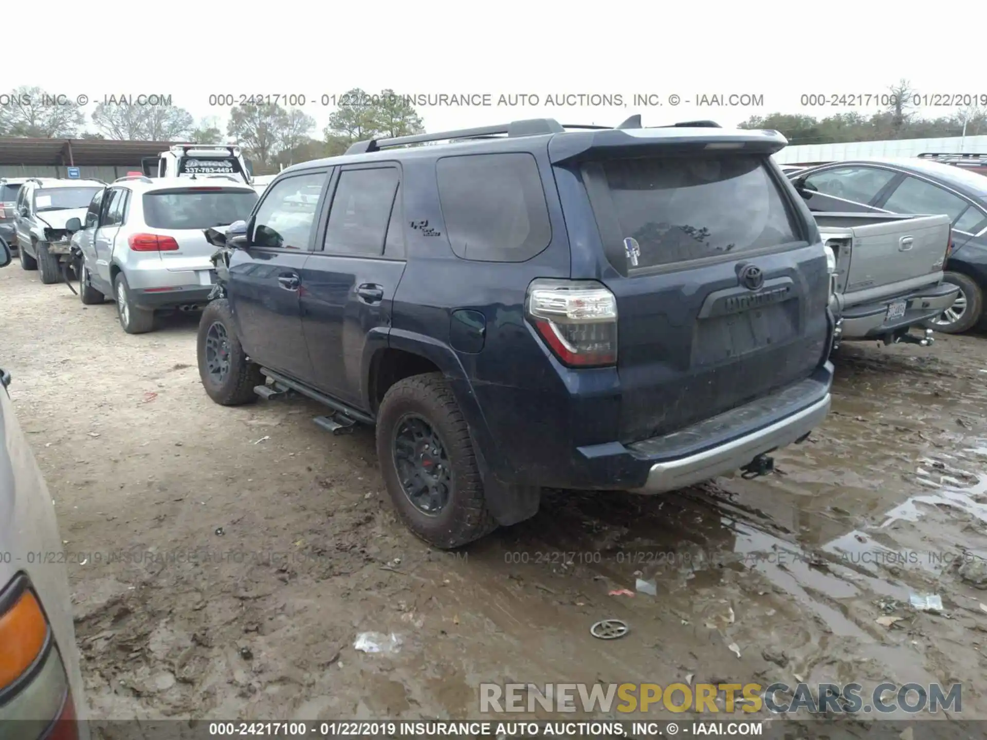 3 Фотография поврежденного автомобиля JTEBU5JR0K5612935 TOYOTA 4RUNNER 2019