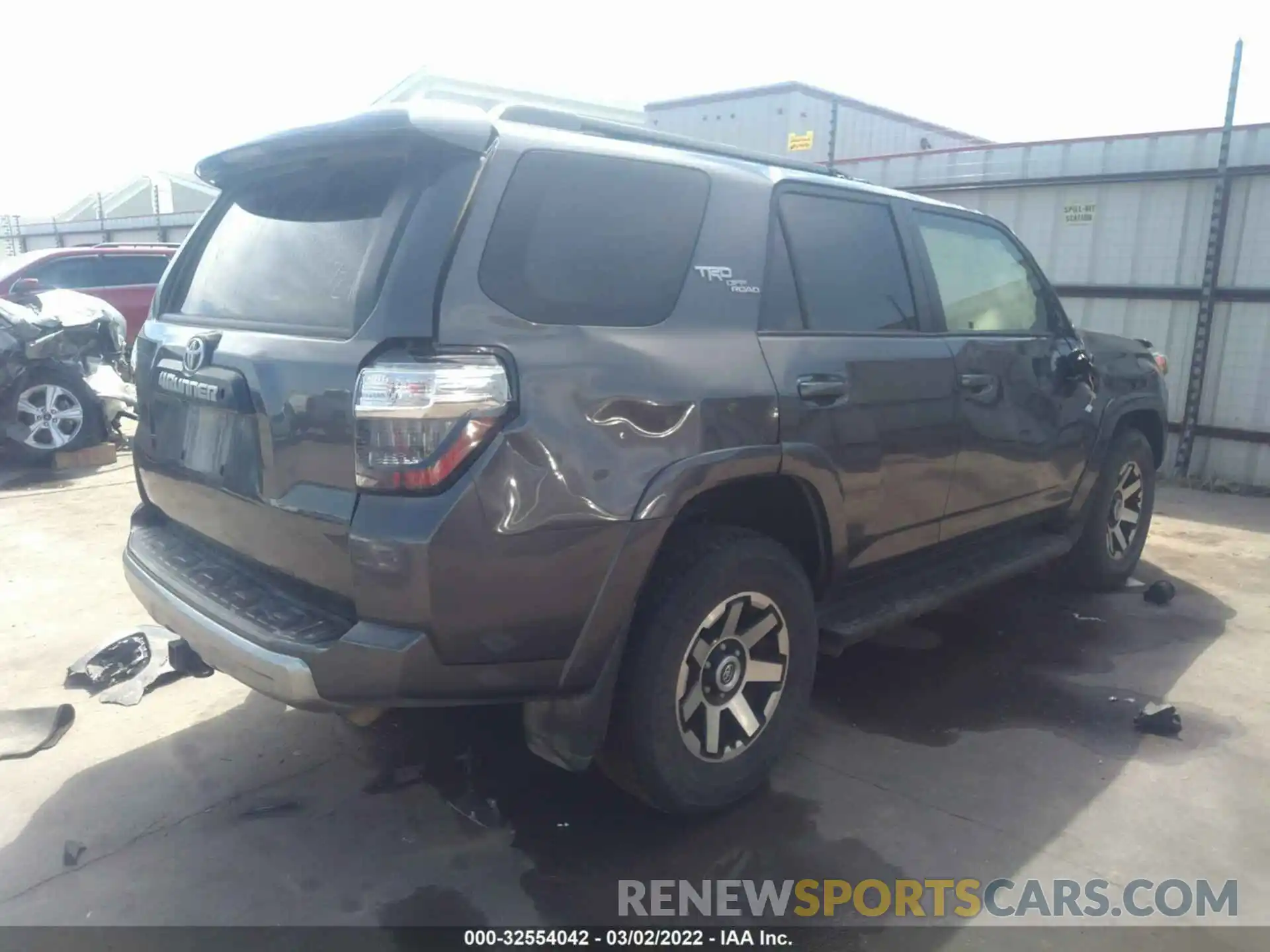 4 Фотография поврежденного автомобиля JTEBU5JR0K5617407 TOYOTA 4RUNNER 2019