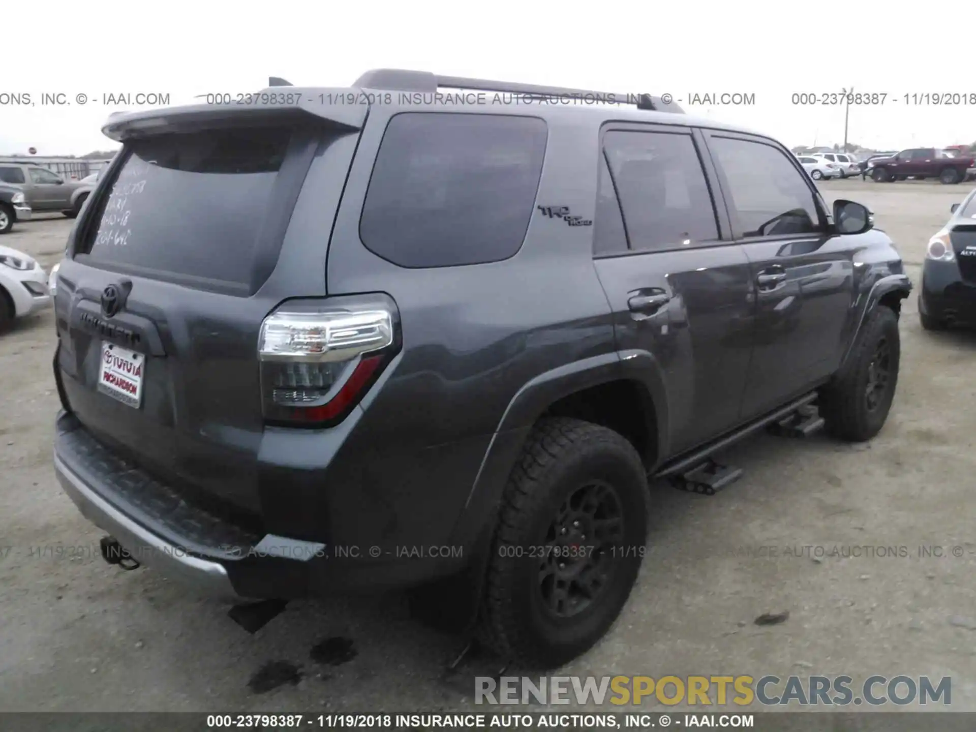 4 Фотография поврежденного автомобиля JTEBU5JR0K5618945 TOYOTA 4RUNNER 2019