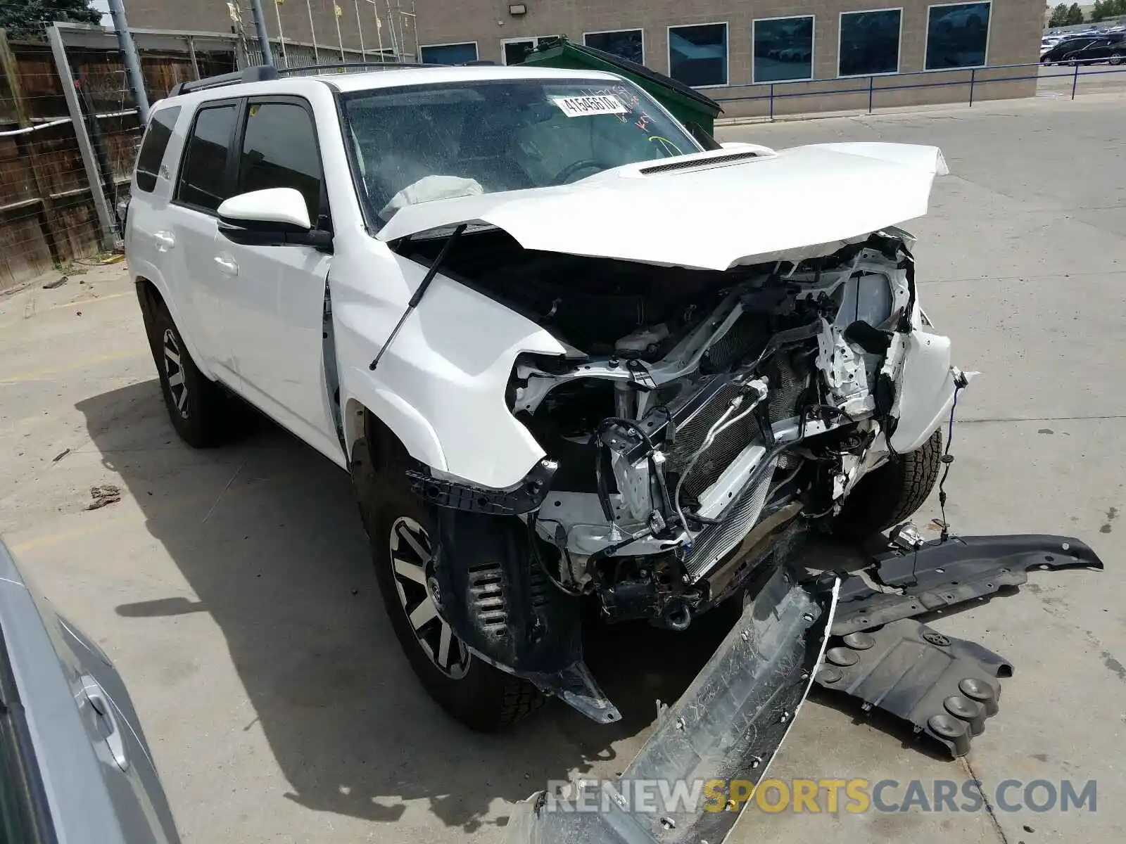 1 Фотография поврежденного автомобиля JTEBU5JR0K5622106 TOYOTA 4RUNNER 2019