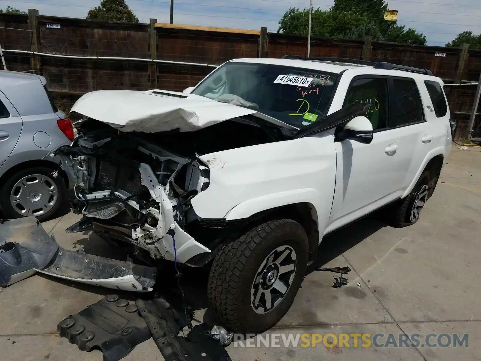 2 Фотография поврежденного автомобиля JTEBU5JR0K5622106 TOYOTA 4RUNNER 2019