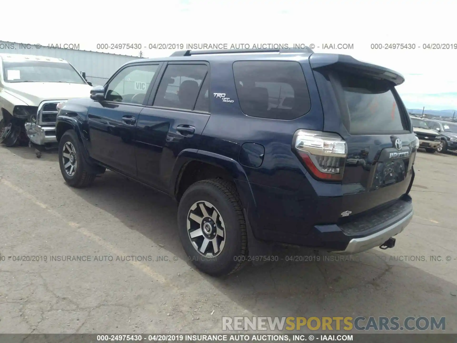 3 Фотография поврежденного автомобиля JTEBU5JR0K5623546 TOYOTA 4RUNNER 2019