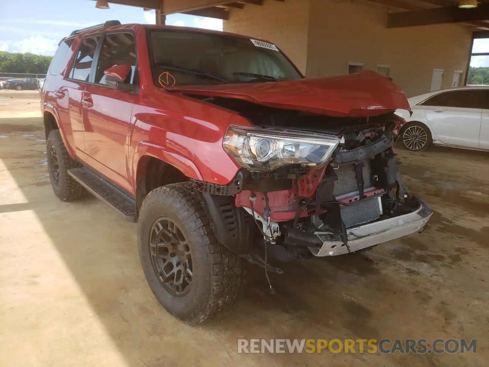 1 Фотография поврежденного автомобиля JTEBU5JR0K5631825 TOYOTA 4RUNNER 2019